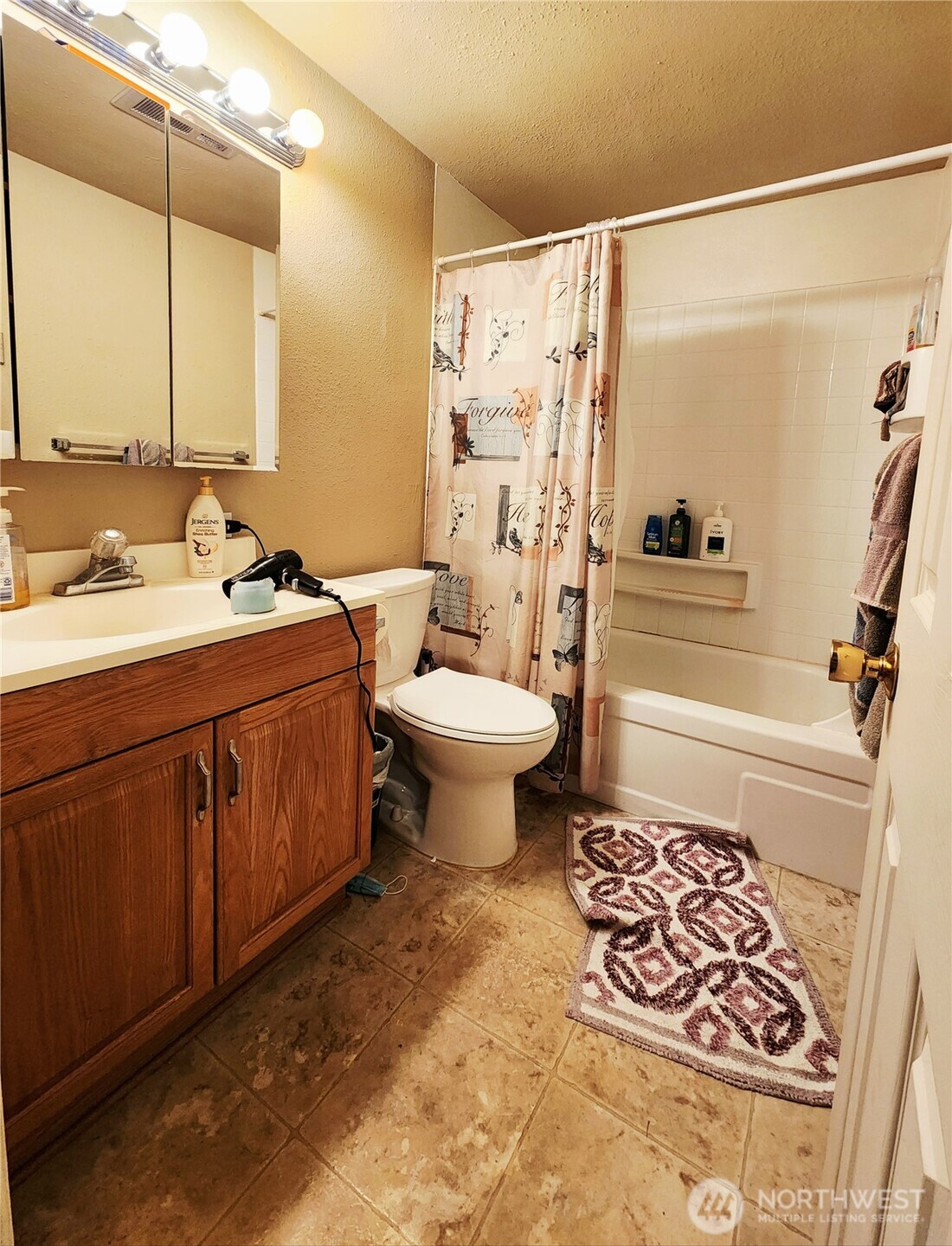 114 NE Cedar Avenue , College Place, WA 99324