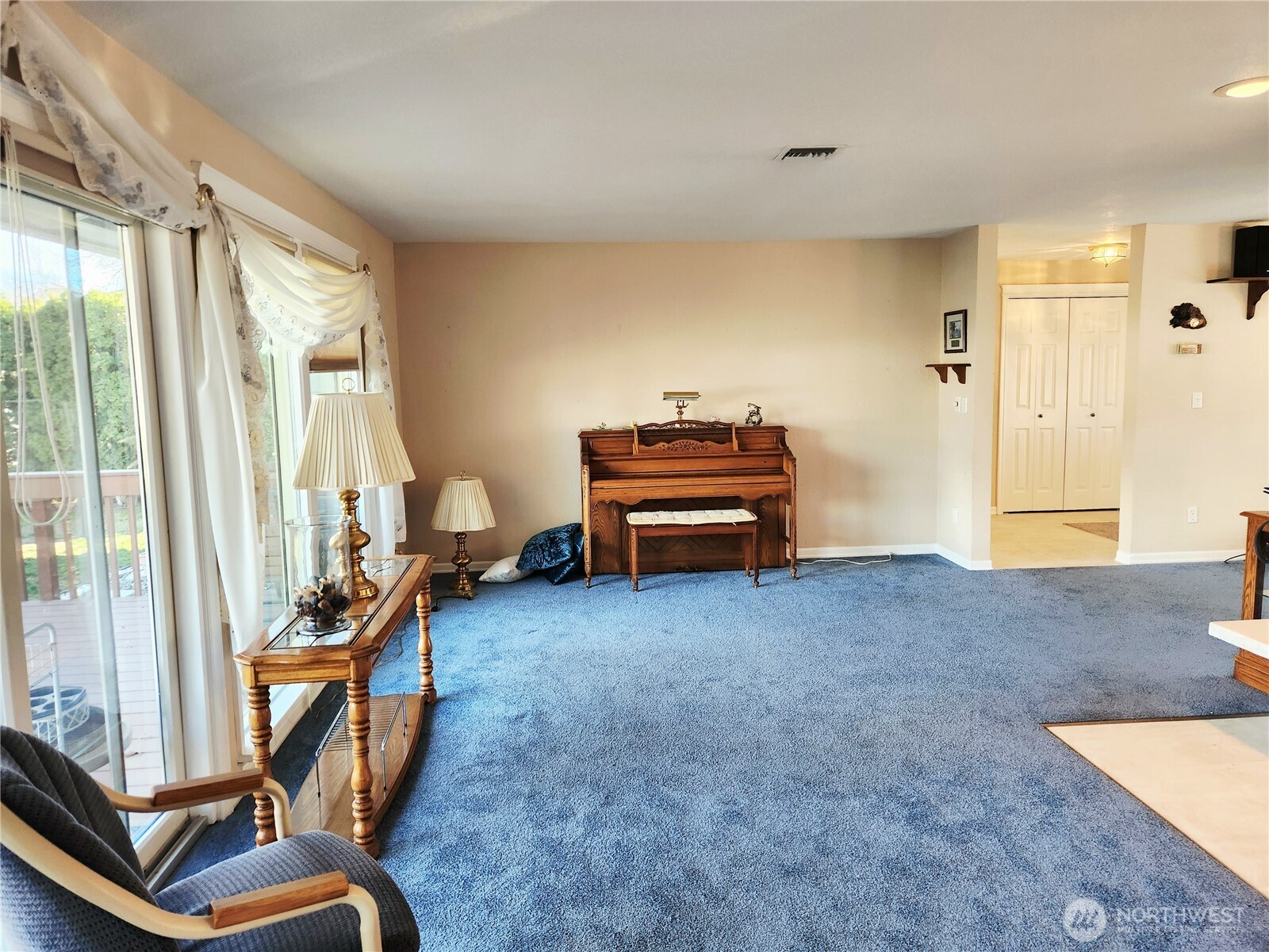 114 NE Cedar Avenue , College Place, WA 99324