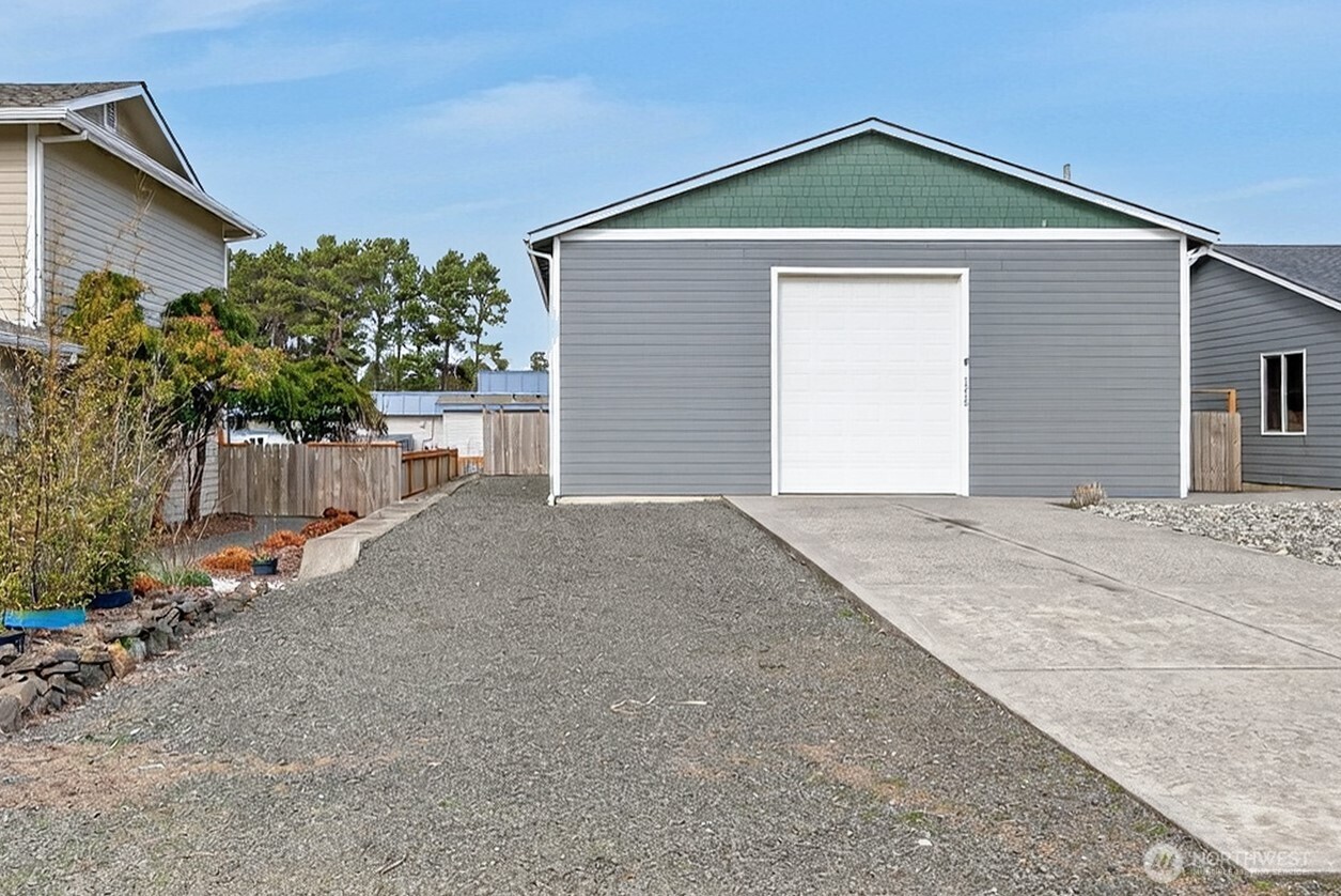 1215 195th Street , Long Beach, WA 98631