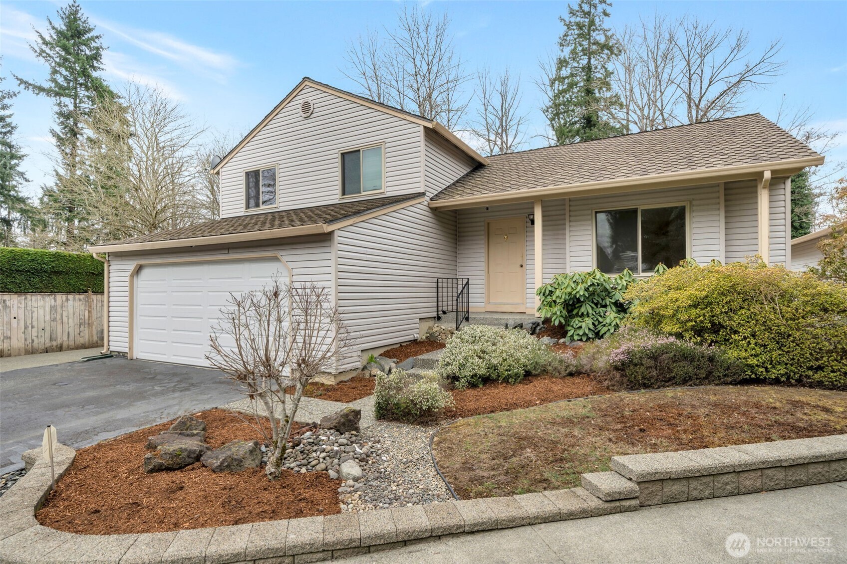 953 Field Avenue NE, Renton, WA 98059-4656