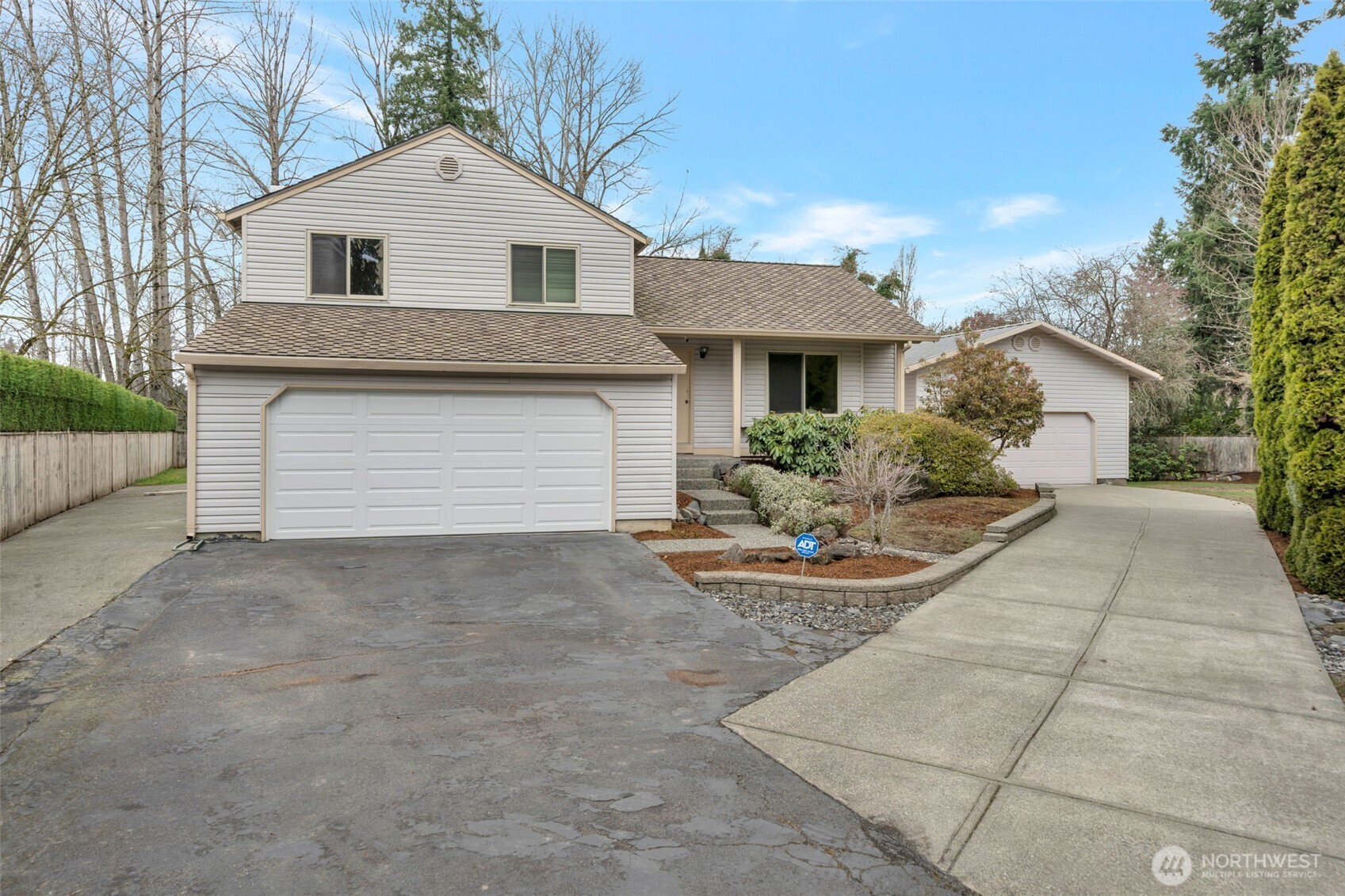 953 Field Avenue NE, Renton, WA 98059-4656