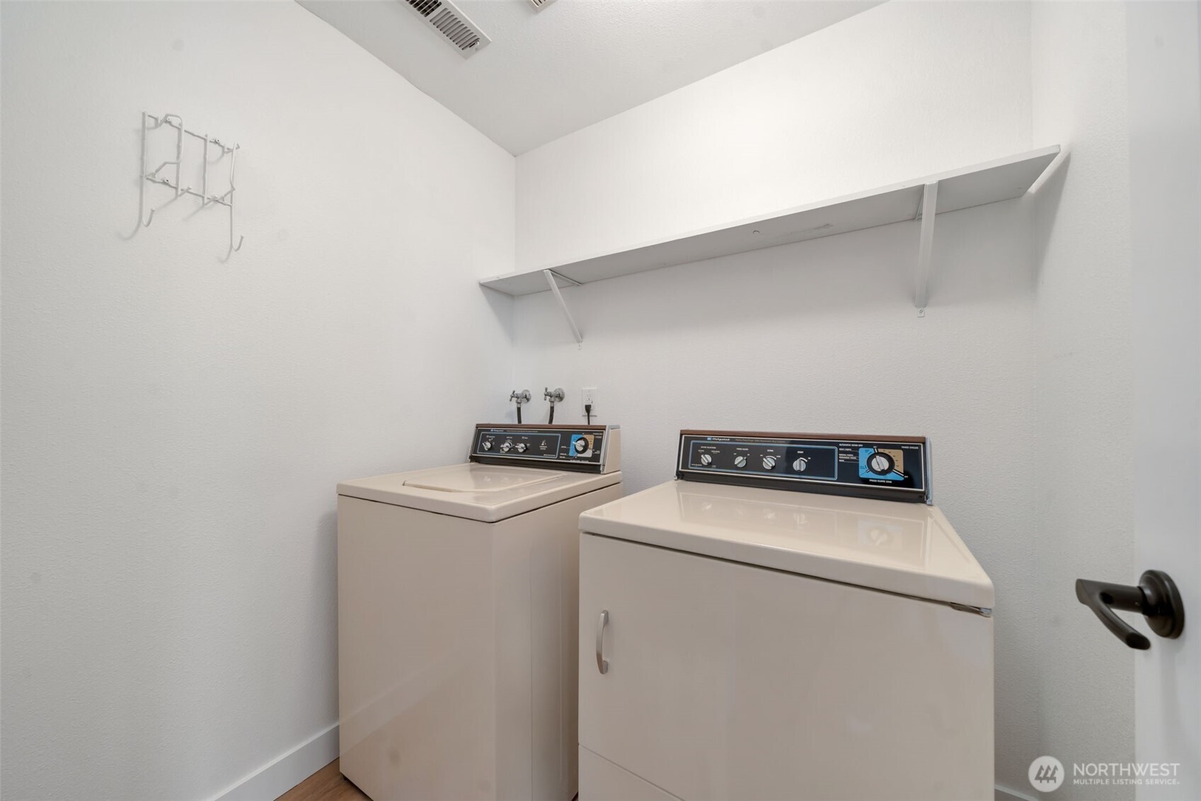 953 Field Avenue NE, Renton, WA 98059-4656