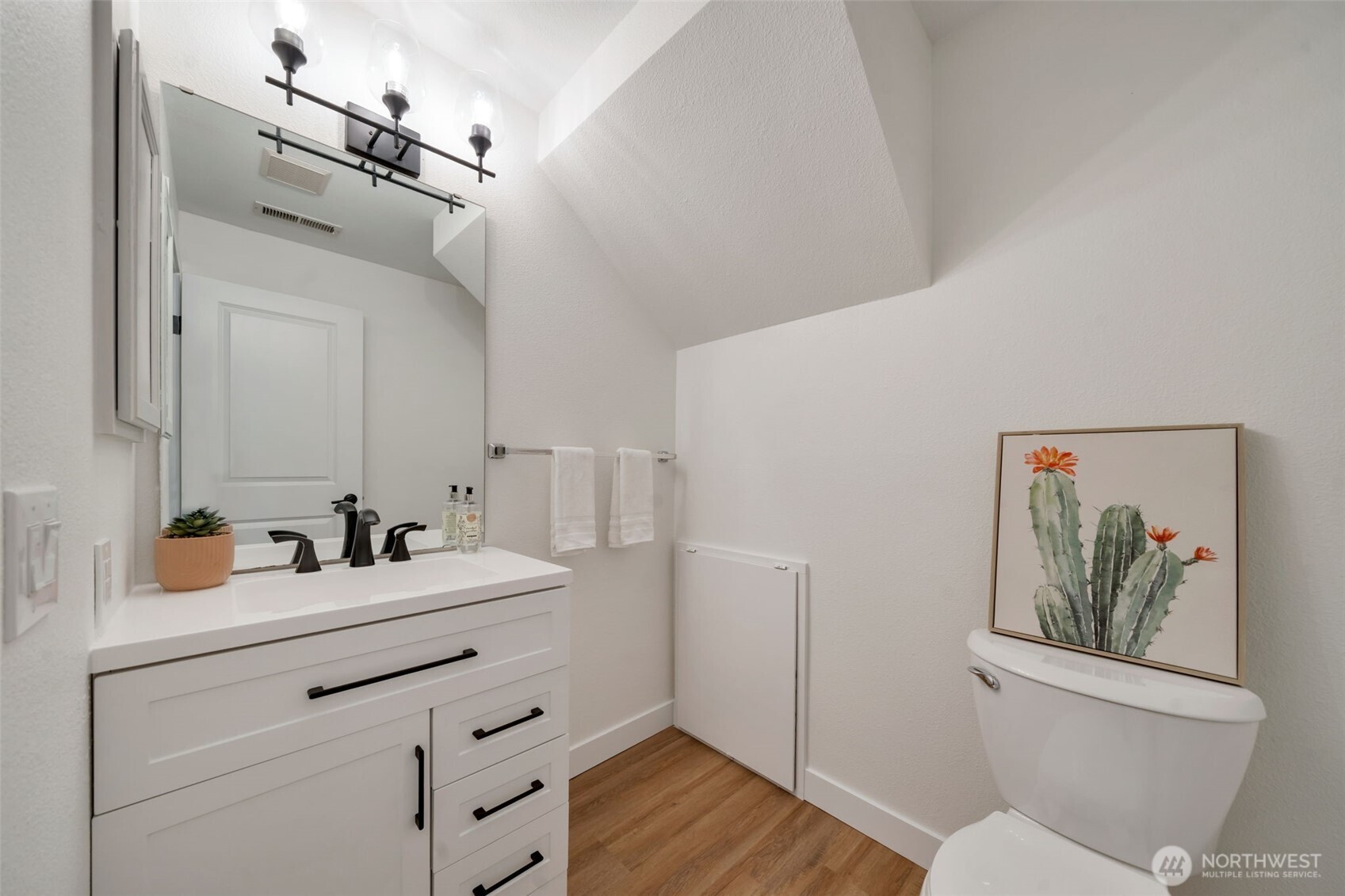 953 Field Avenue NE, Renton, WA 98059-4656