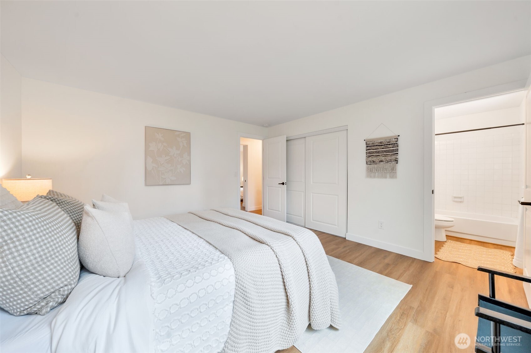 953 Field Avenue NE, Renton, WA 98059-4656