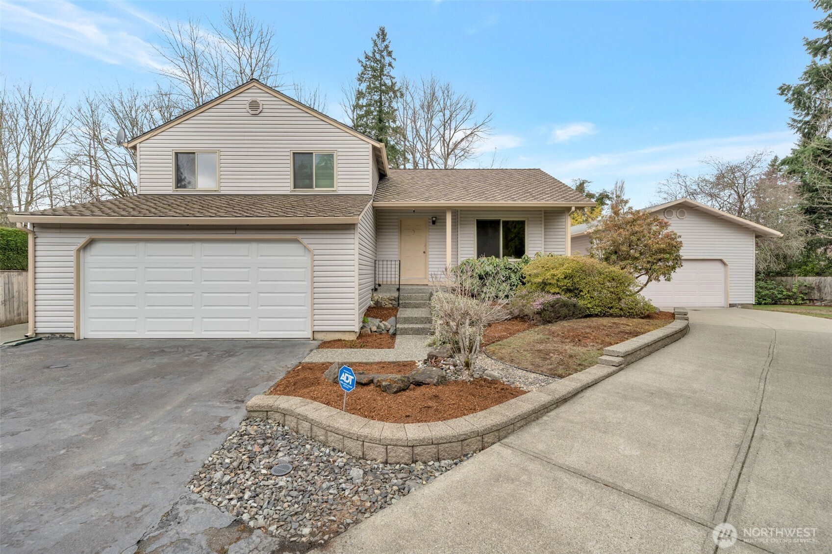953 Field Avenue NE, Renton, WA 98059-4656