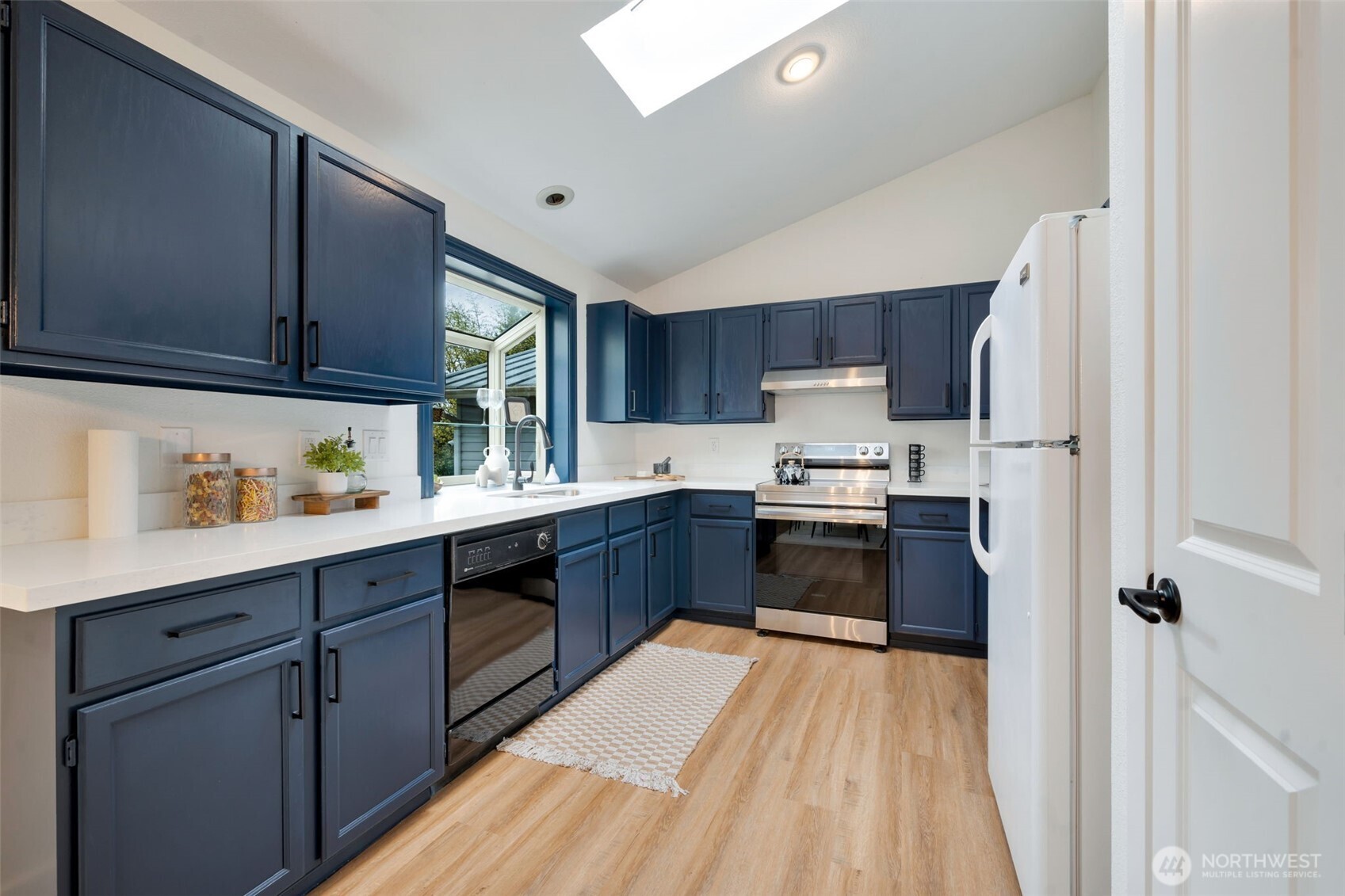 953 Field Avenue NE, Renton, WA 98059-4656