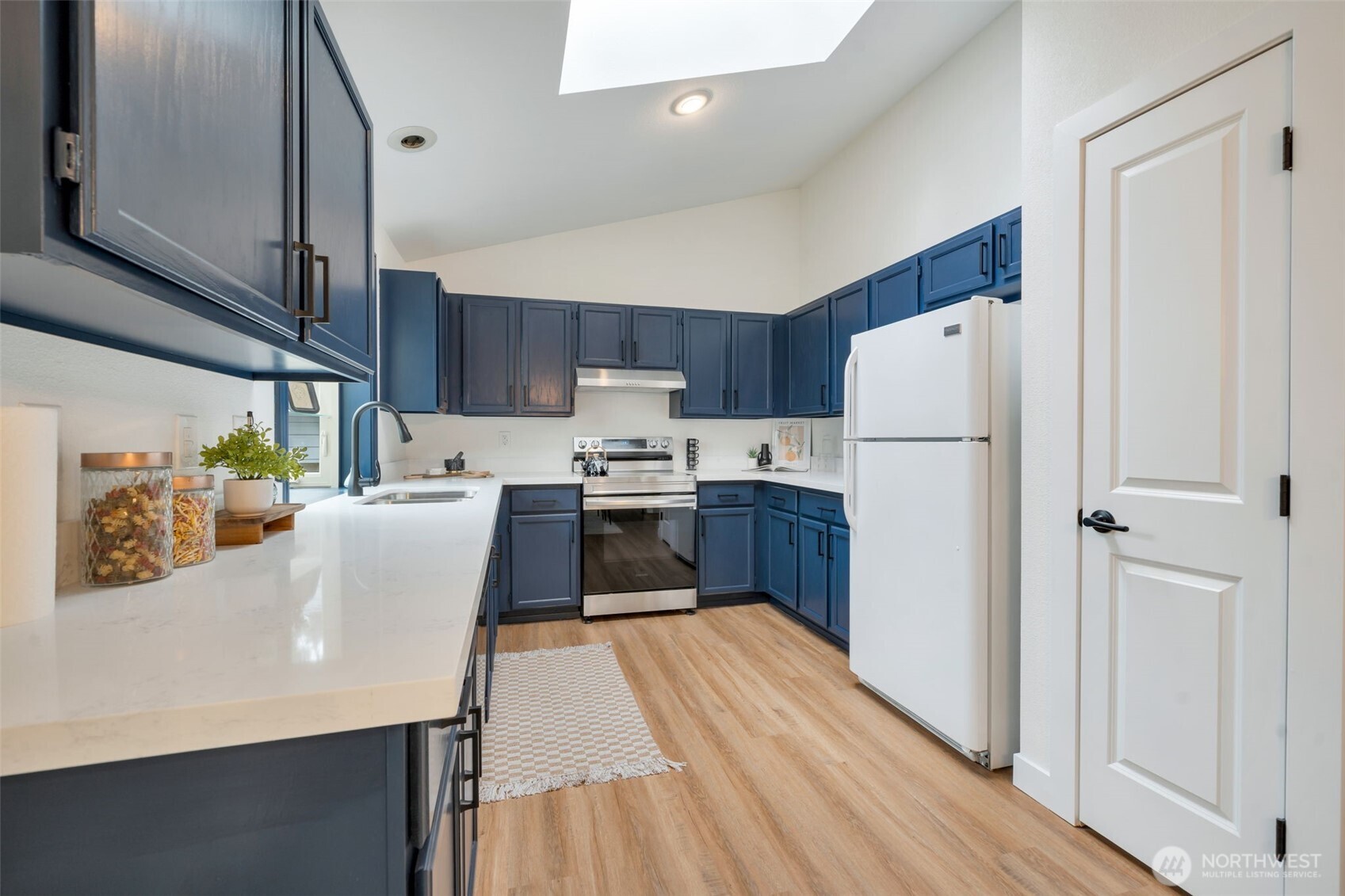 953 Field Avenue NE, Renton, WA 98059-4656