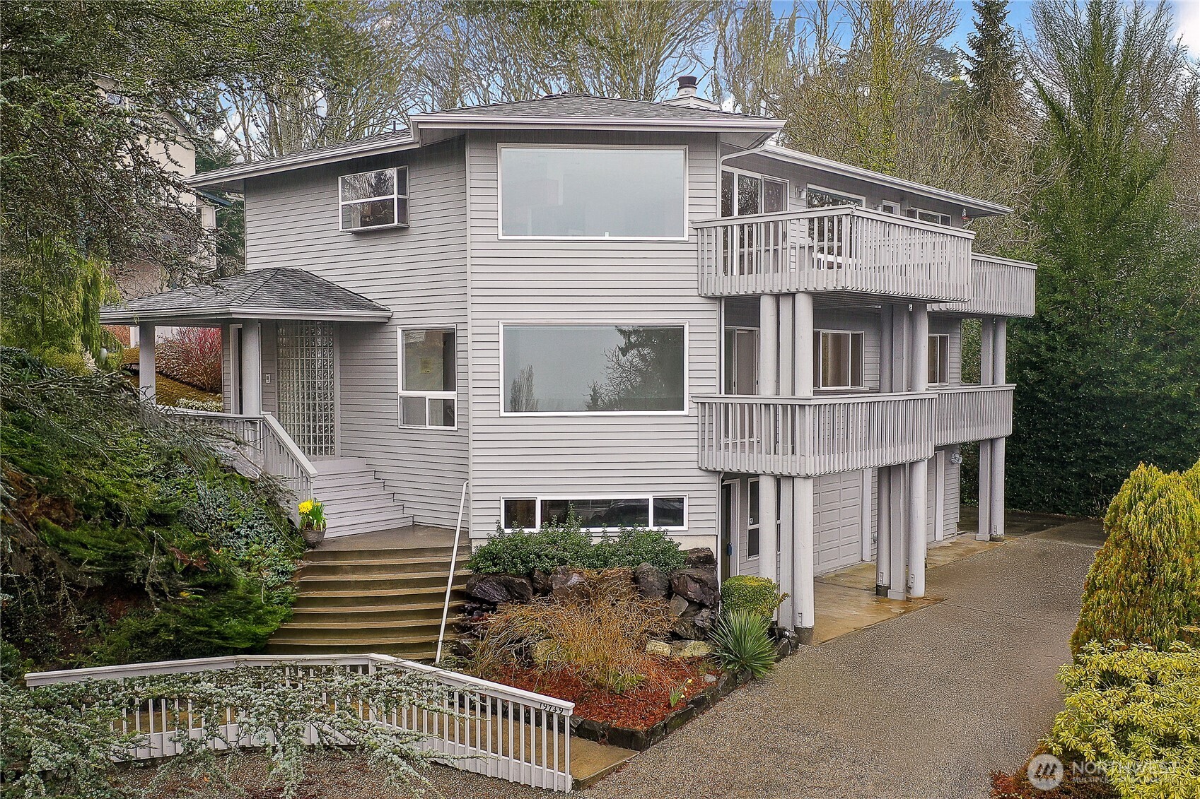 19749 53rd Avenue NE, Lake Forest Park, WA 98155