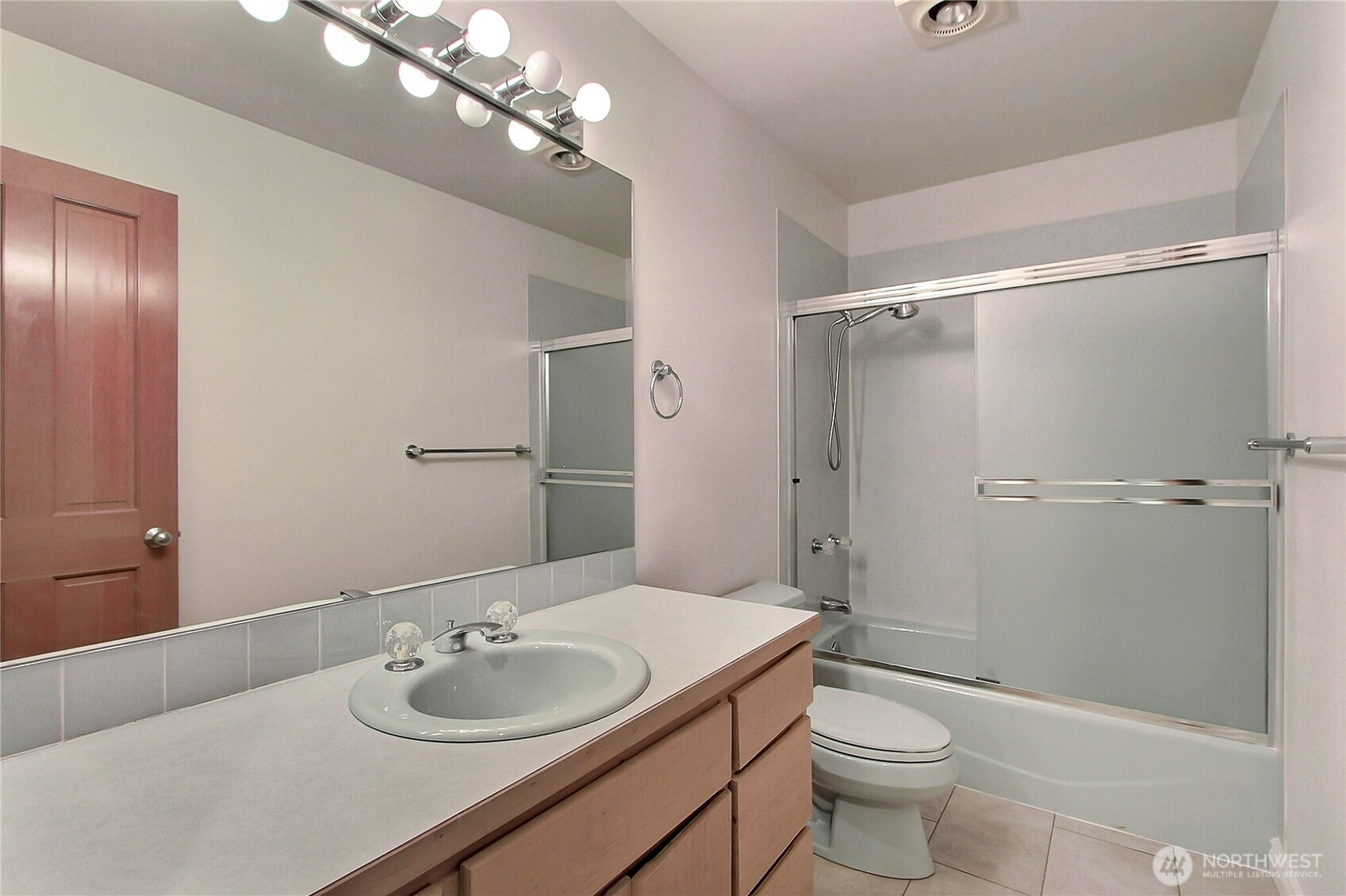 19749 53rd Avenue NE, Lake Forest Park, WA 98155