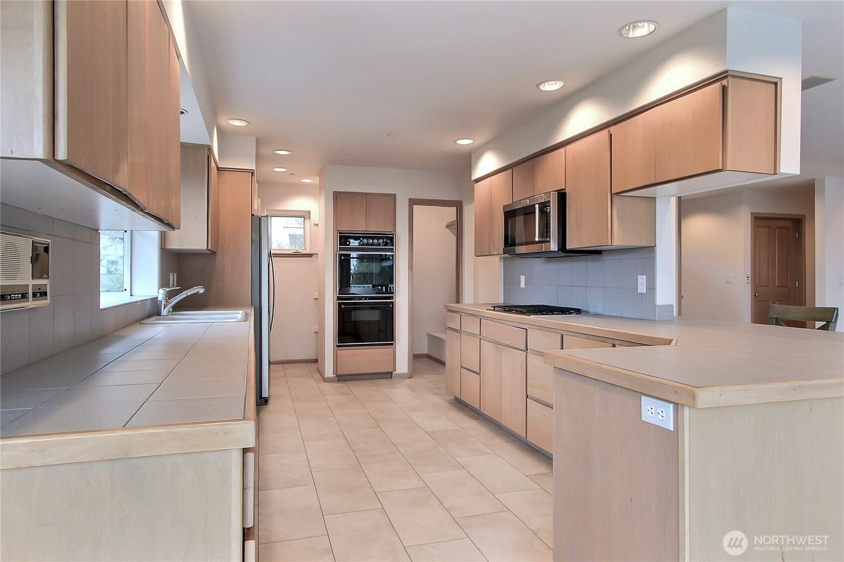 19749 53rd Avenue NE, Lake Forest Park, WA 98155