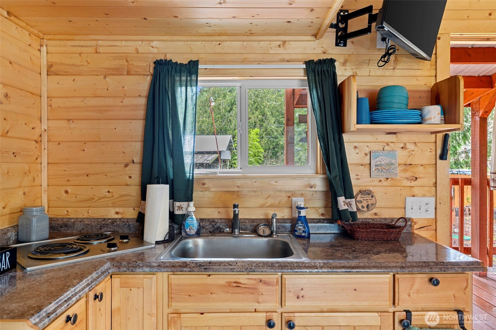 155 Nisqually Way , Ashford, WA 98304