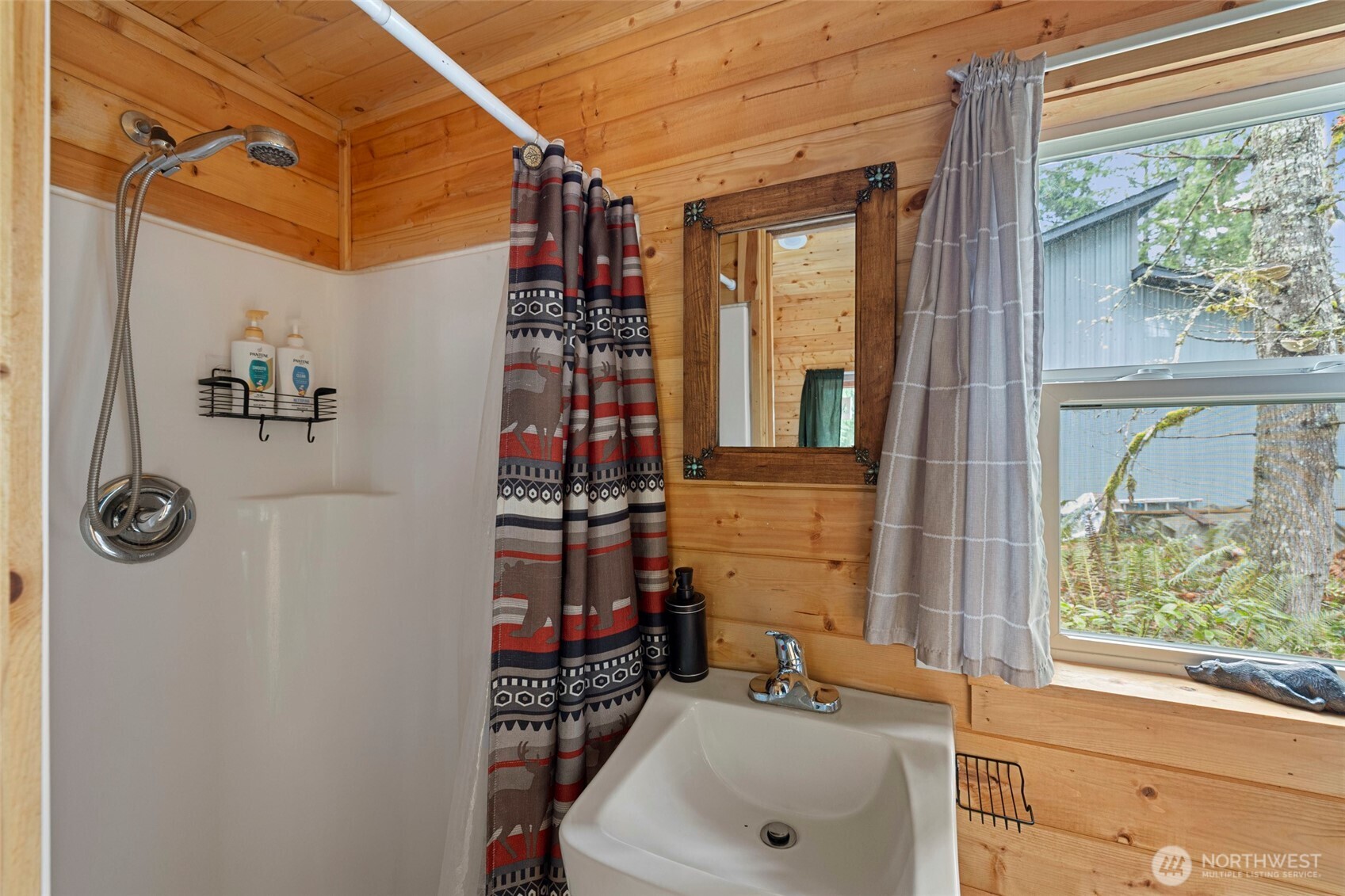 155 Nisqually Way , Ashford, WA 98304