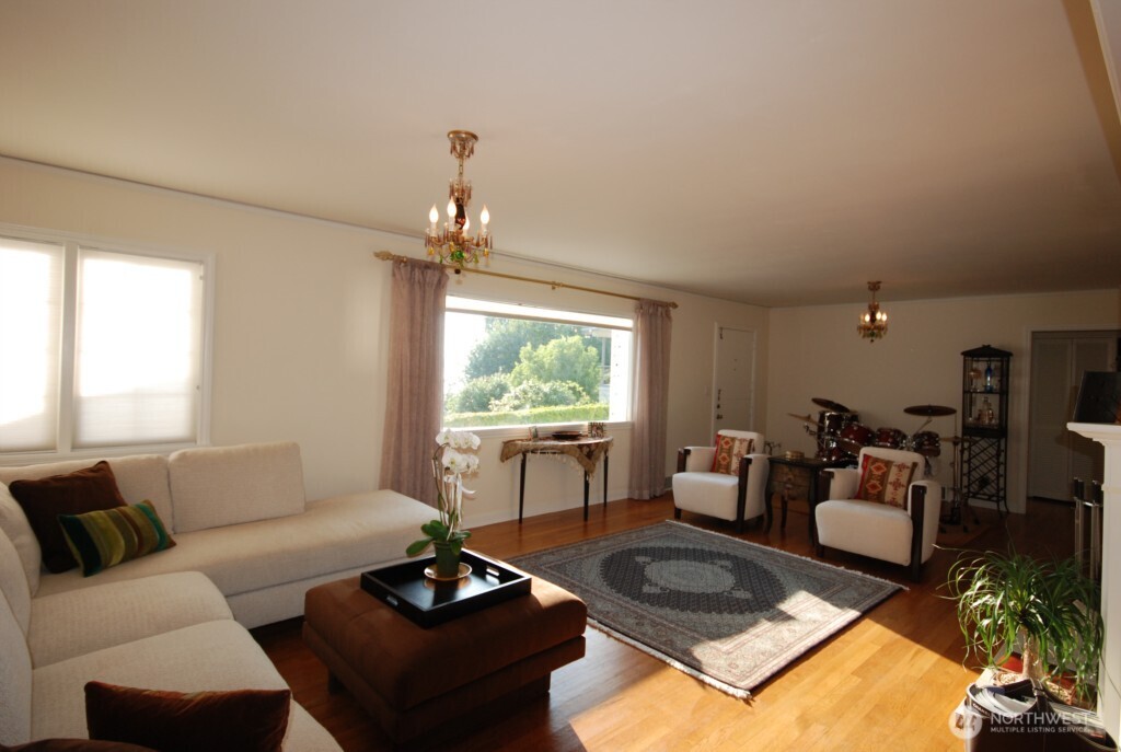 4610 Lake WA Boulevard NE, Kirkland, WA 98033
