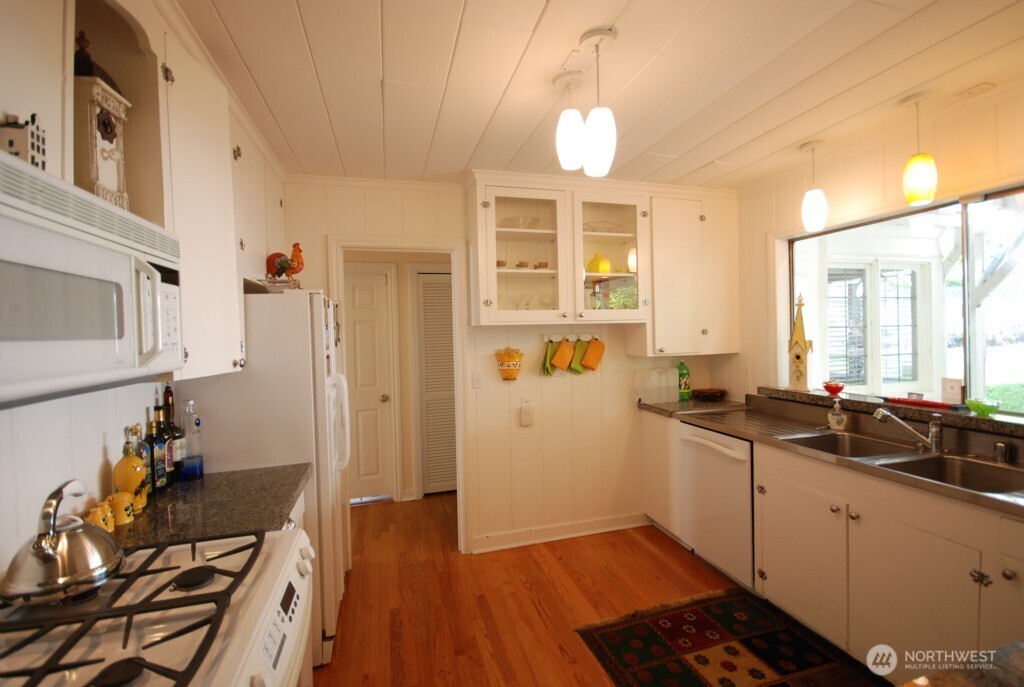 4610 Lake WA Boulevard NE, Kirkland, WA 98033