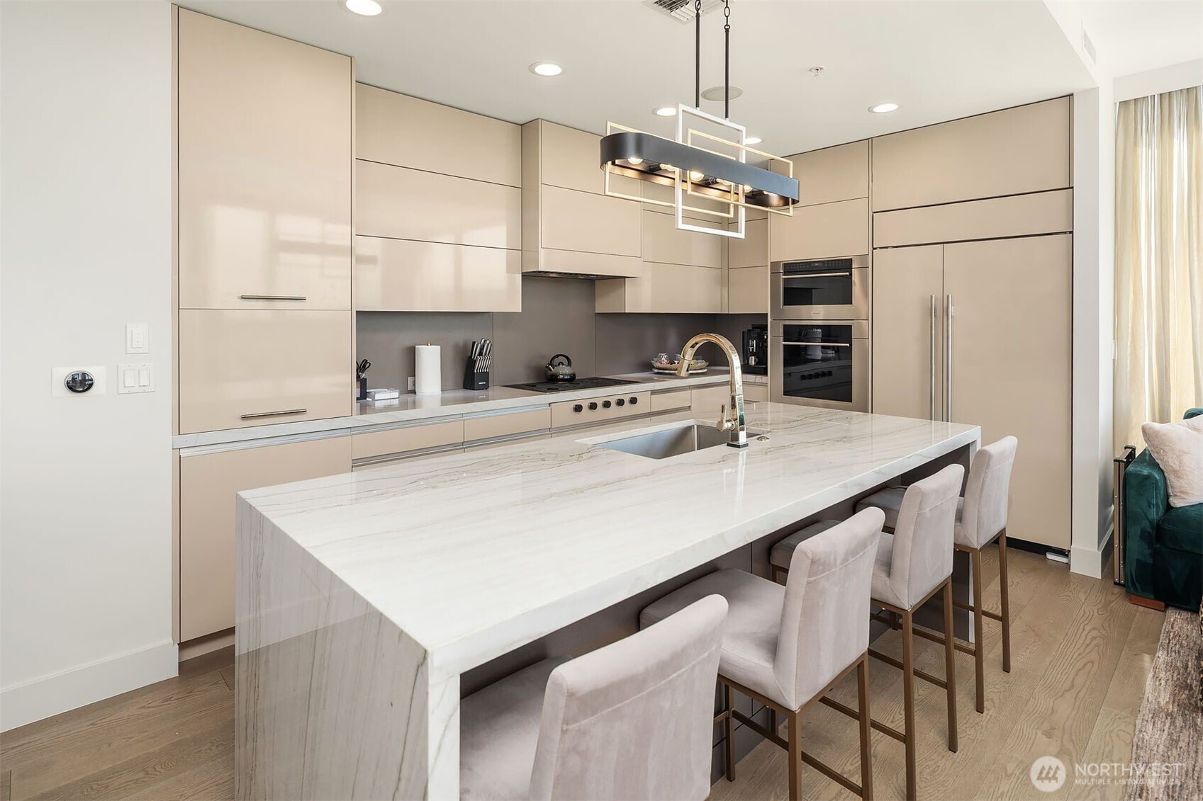 10650 NE 9th Place #2524, Bellevue, WA 98004