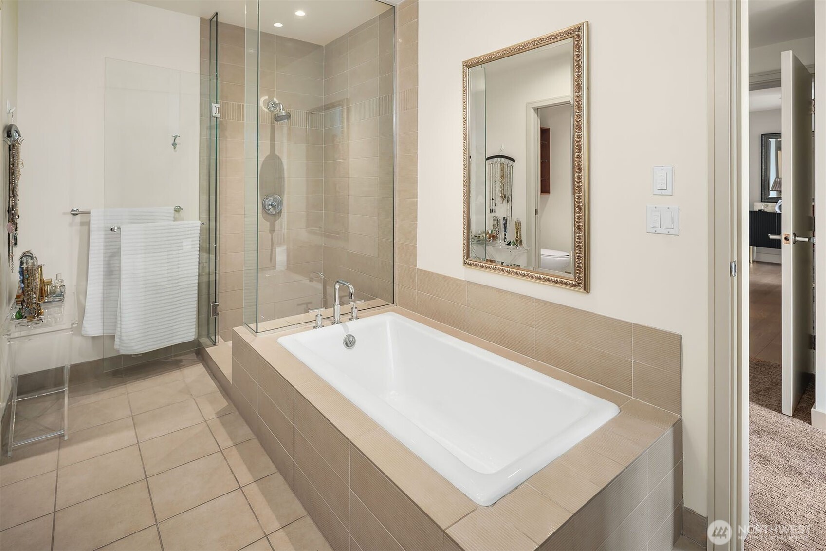 10650 NE 9th Place #2524, Bellevue, WA 98004