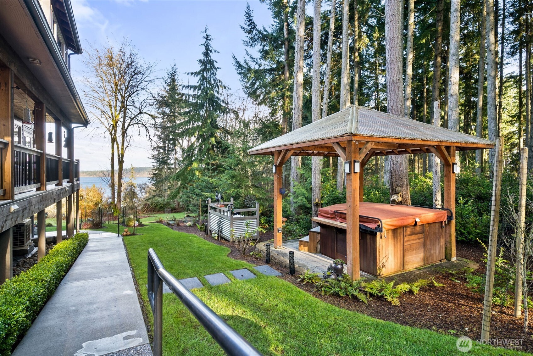 12511 Cole Point Drive , Anderson Island, WA 98303-9691
