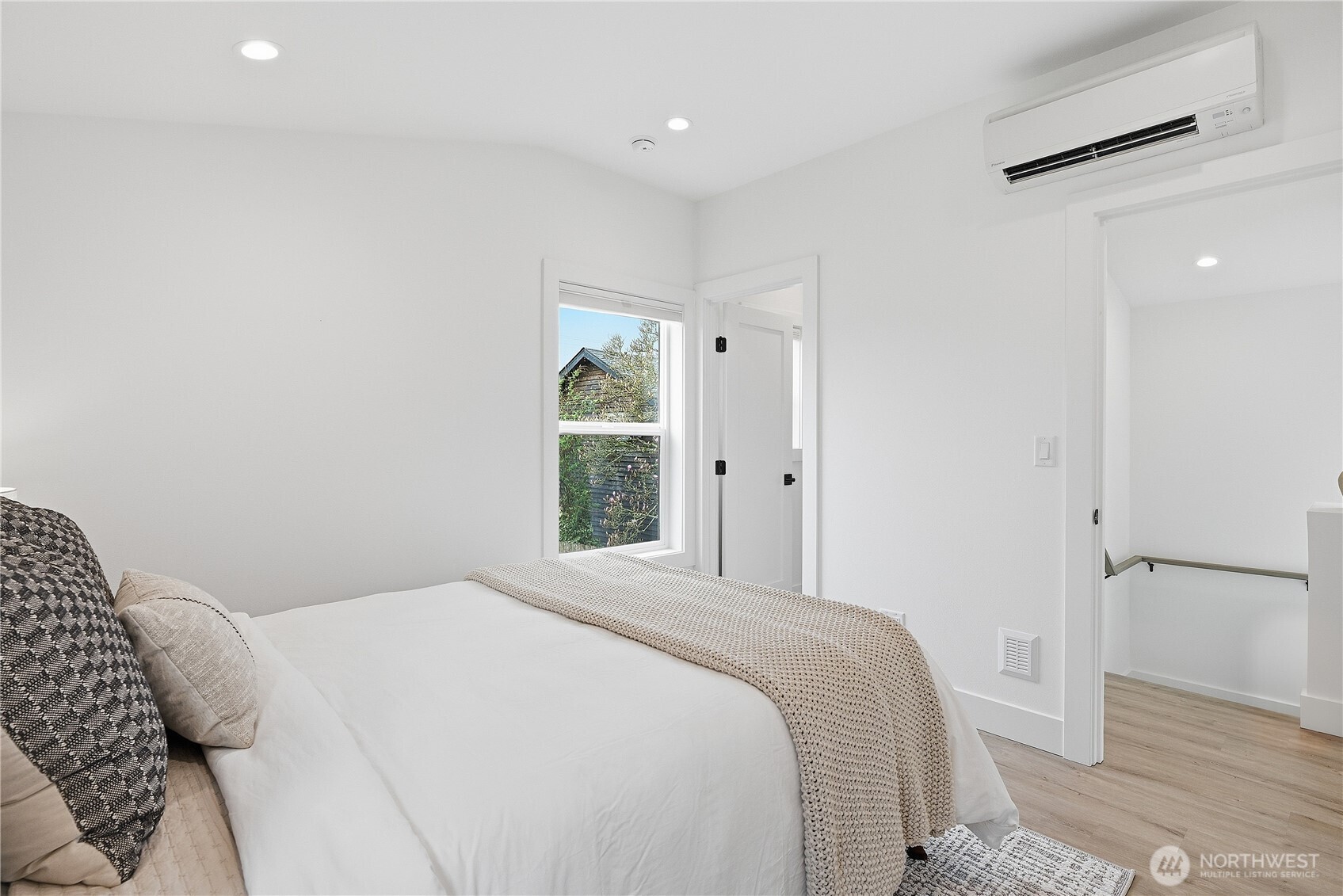 3112 W Raye Street , Seattle, WA 98199