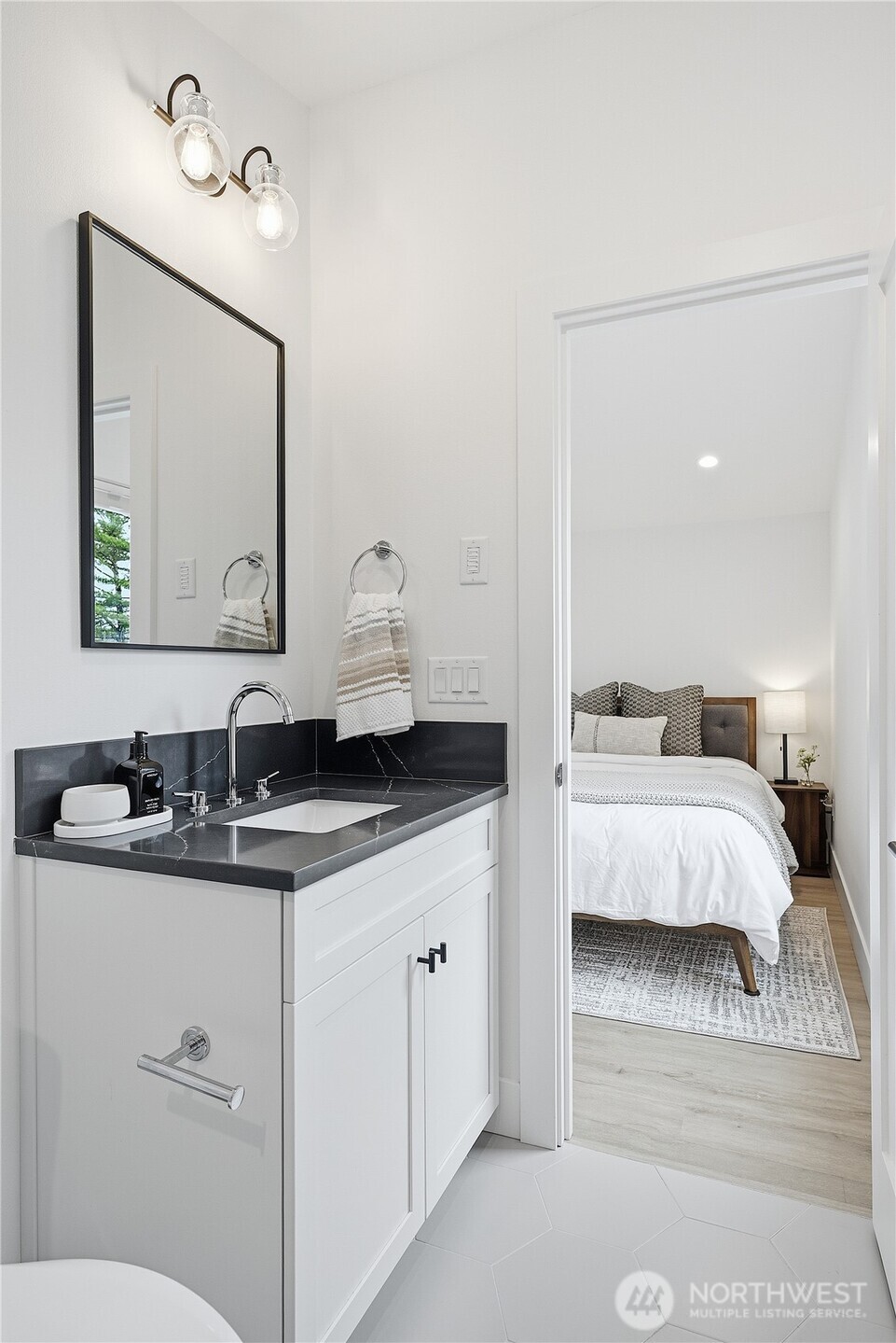 3112 W Raye Street , Seattle, WA 98199