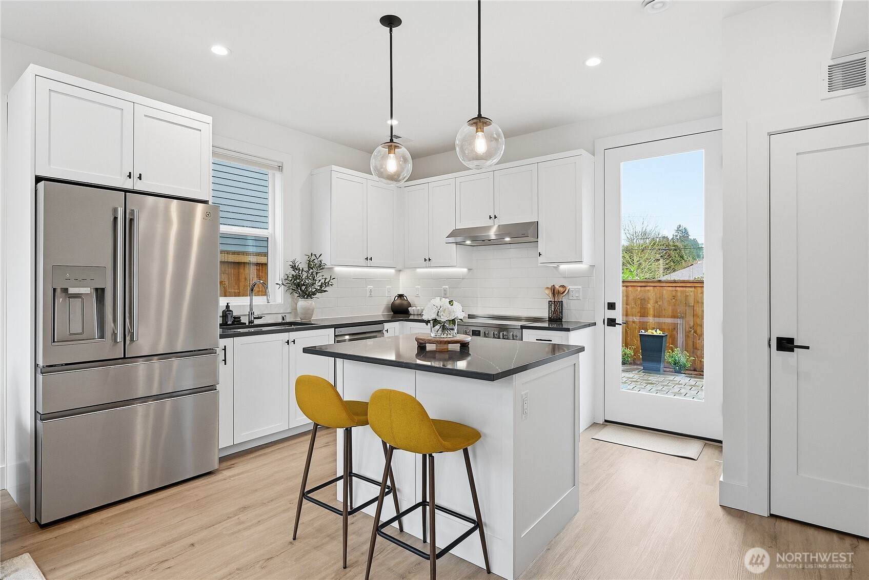 3112 W Raye Street , Seattle, WA 98199