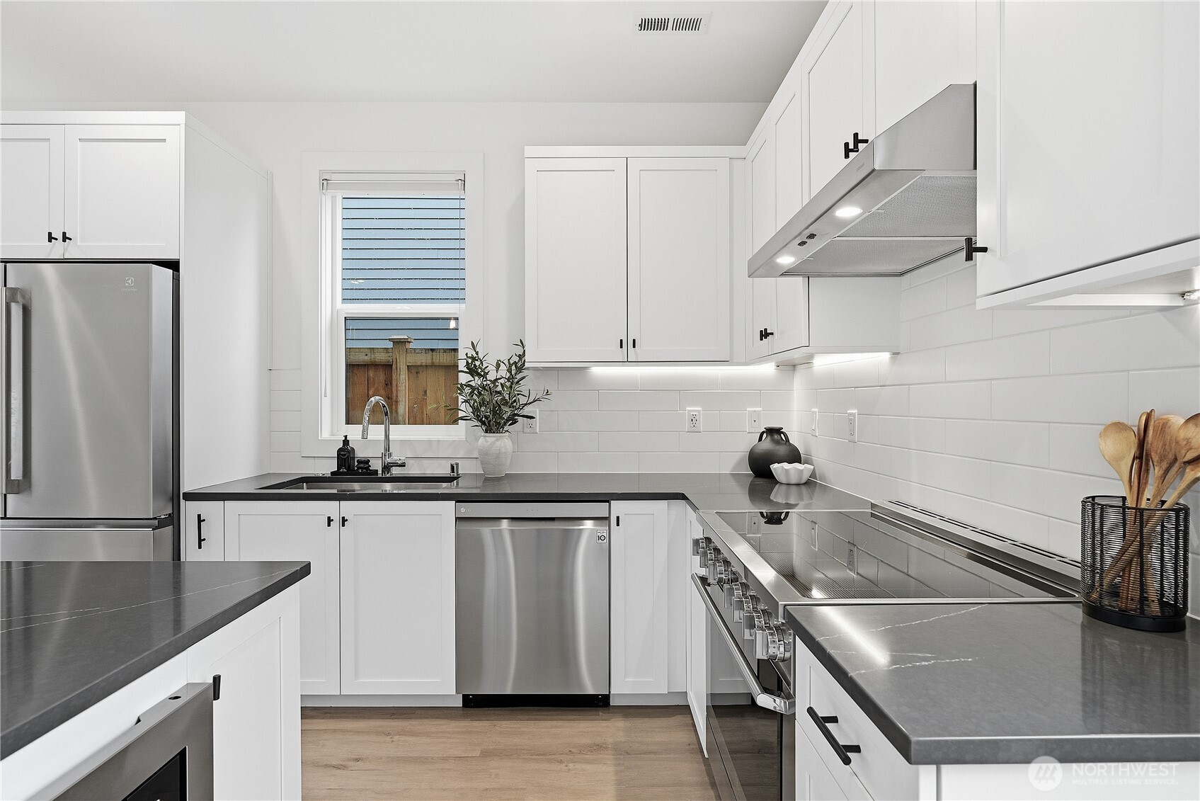 3112 W Raye Street , Seattle, WA 98199