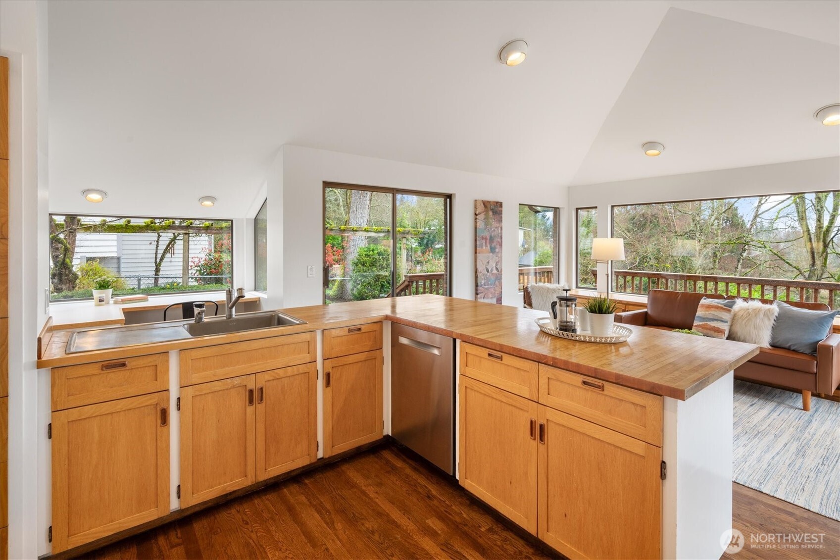 2533 NE 83rd Street , Seattle, WA 98115