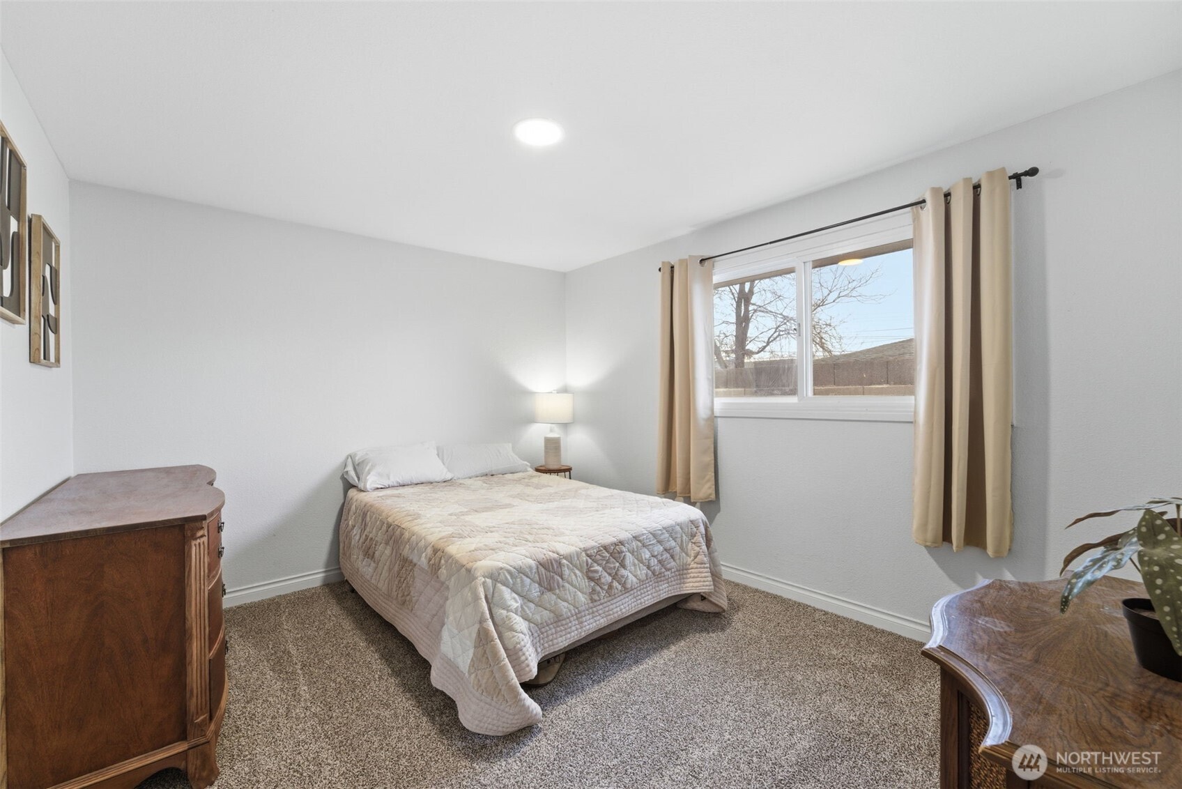 2707 W 6th Place , Kennewick, WA 99336