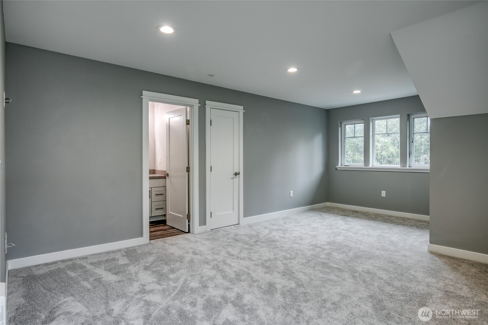 737 Wakina Loop SE, Ocean Shores, WA 98569