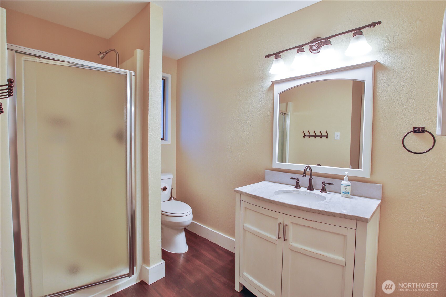 7891 San Juan Avenue , Clinton, WA 98236