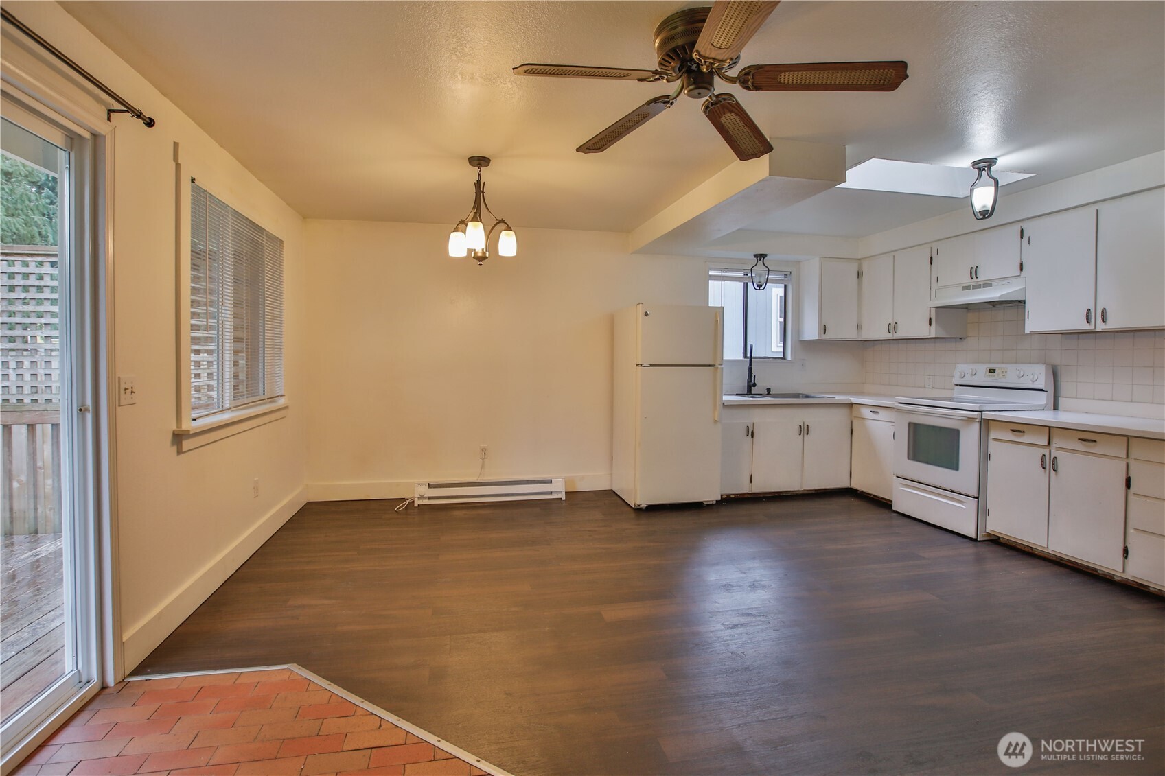 7891 San Juan Avenue , Clinton, WA 98236