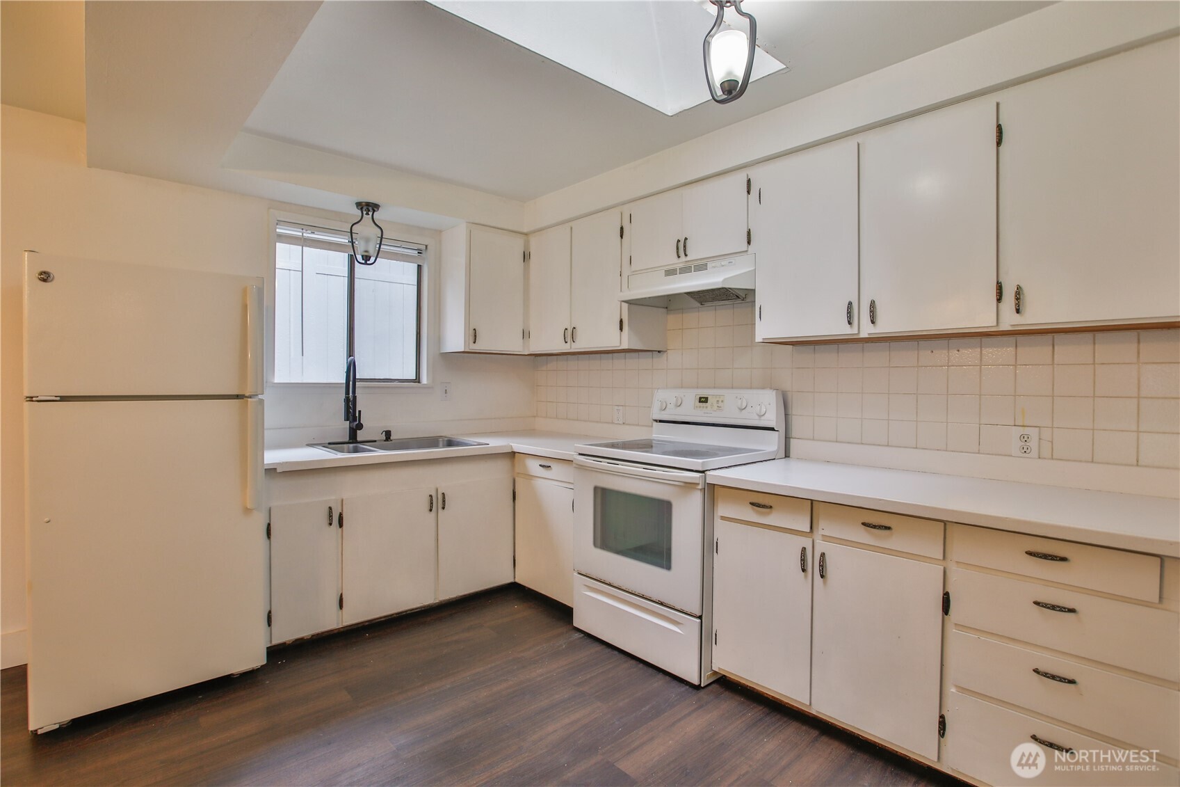 7891 San Juan Avenue , Clinton, WA 98236