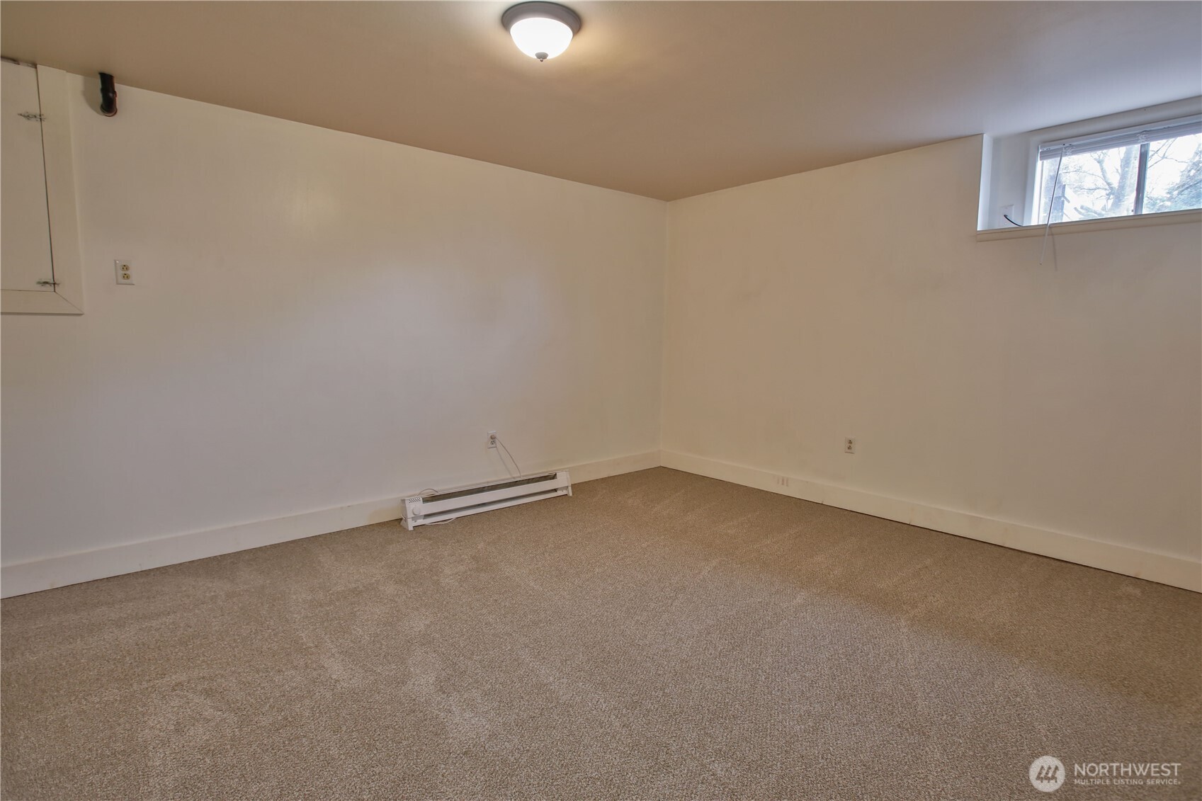 7891 San Juan Avenue , Clinton, WA 98236