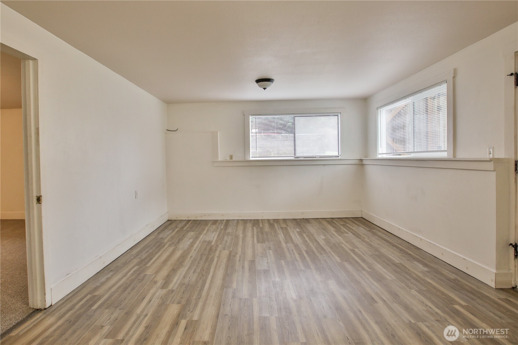 7891 San Juan Avenue , Clinton, WA 98236