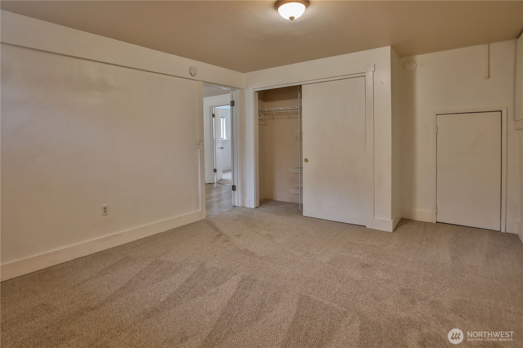 7891 San Juan Avenue , Clinton, WA 98236