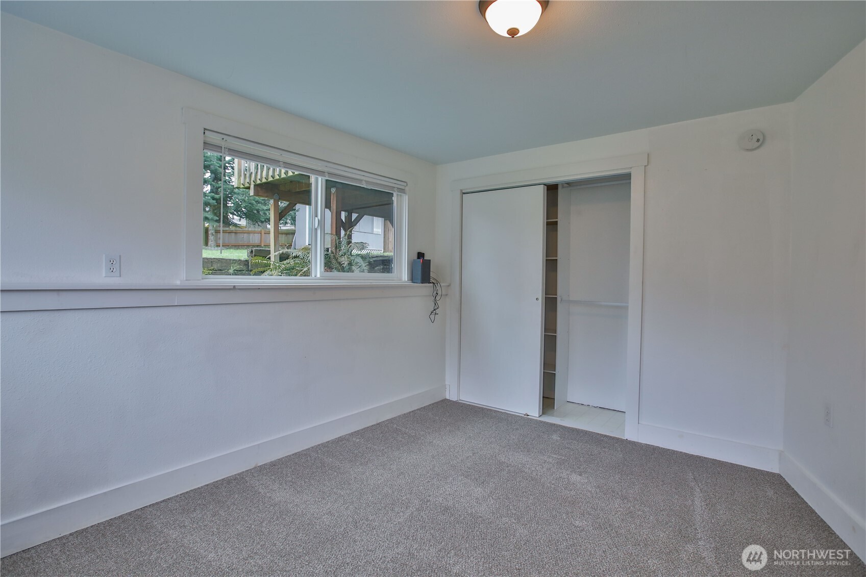 7891 San Juan Avenue , Clinton, WA 98236