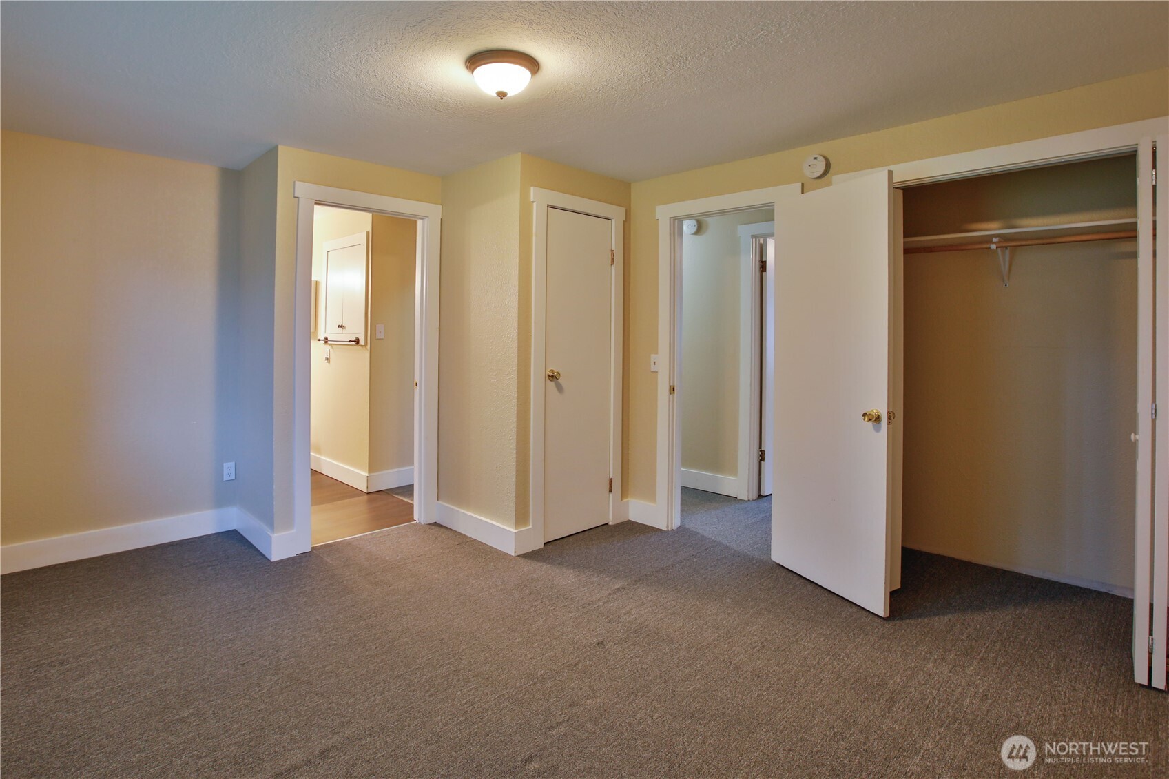 7891 San Juan Avenue , Clinton, WA 98236