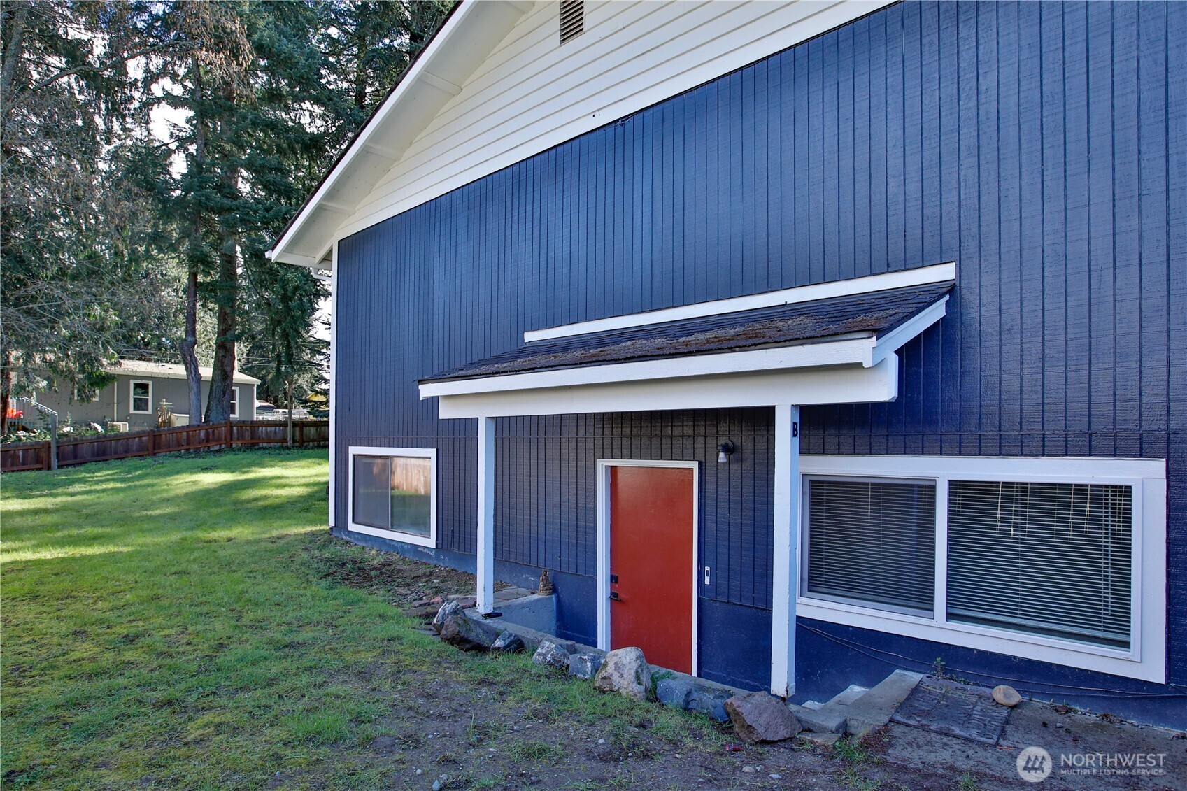 7891 San Juan Avenue , Clinton, WA 98236