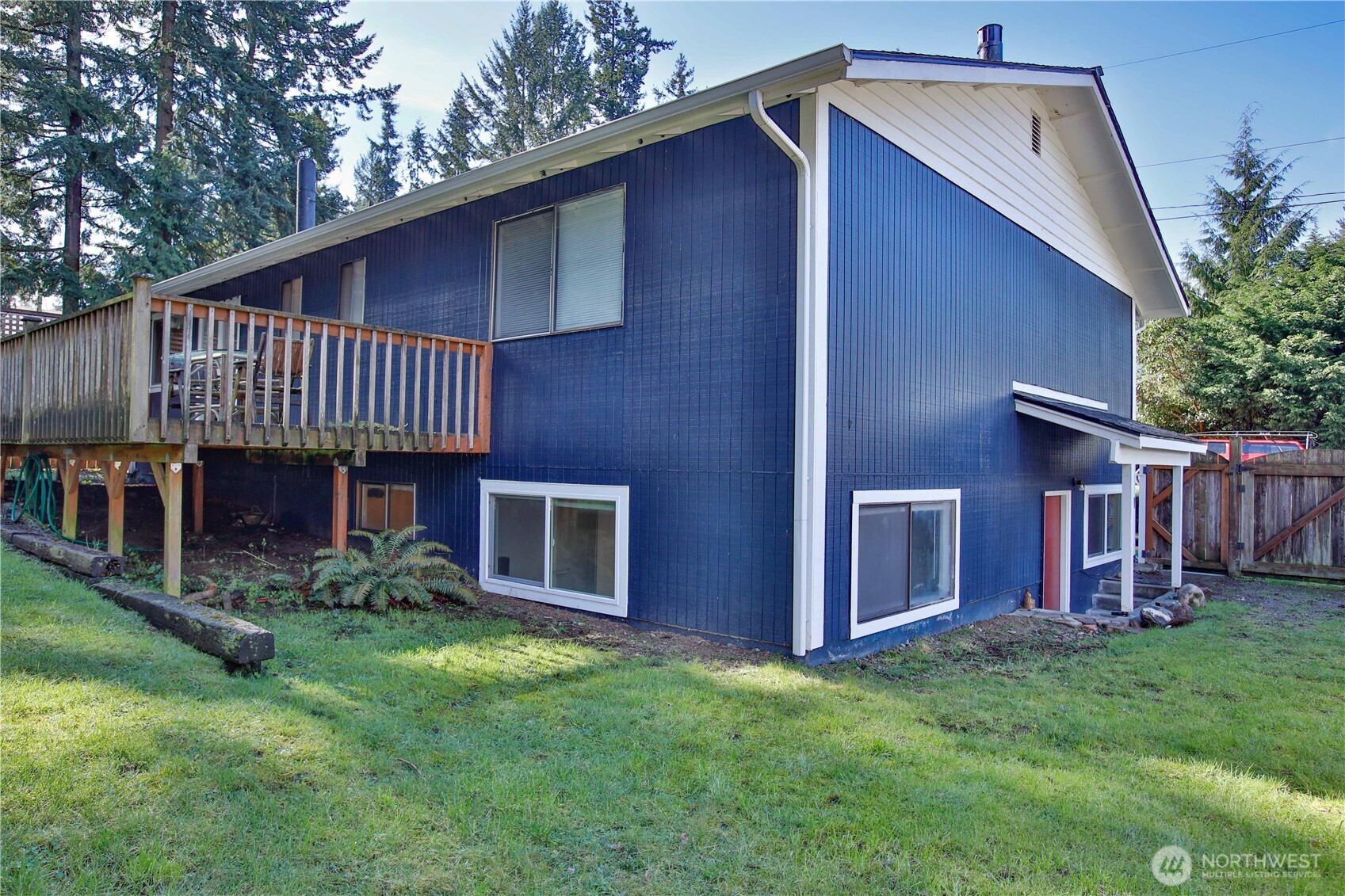 7891 San Juan Avenue , Clinton, WA 98236