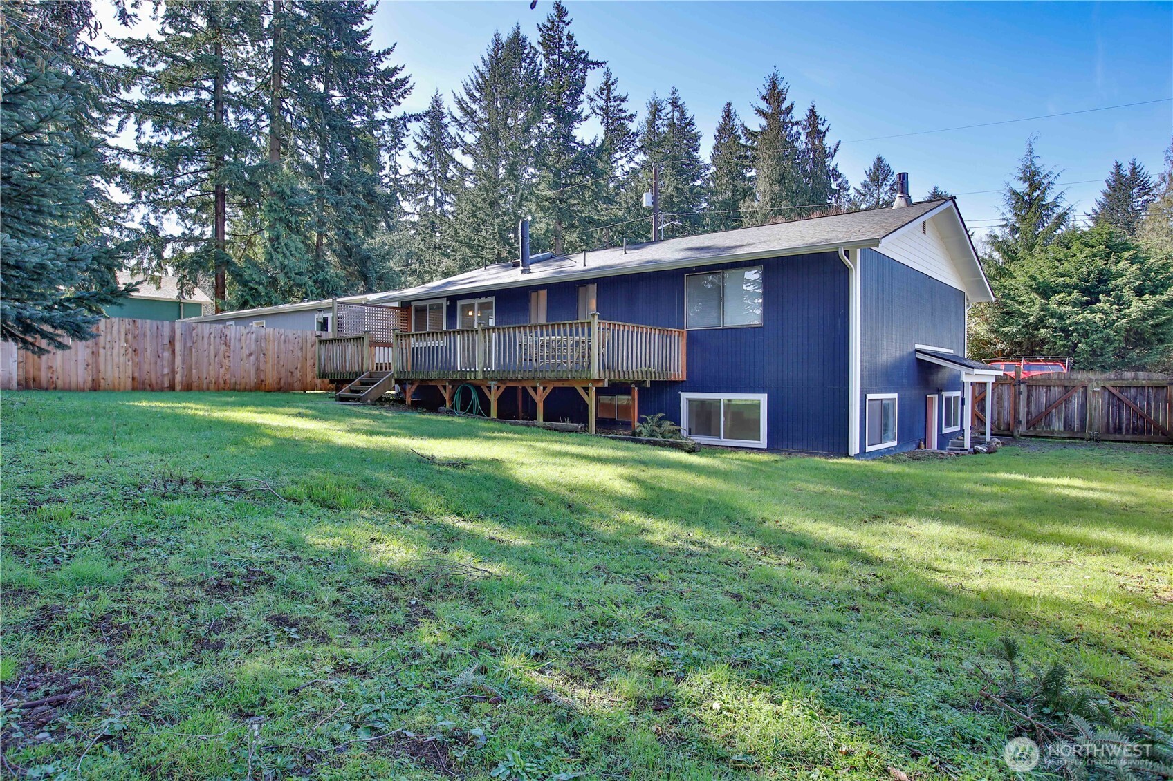7891 San Juan Avenue , Clinton, WA 98236