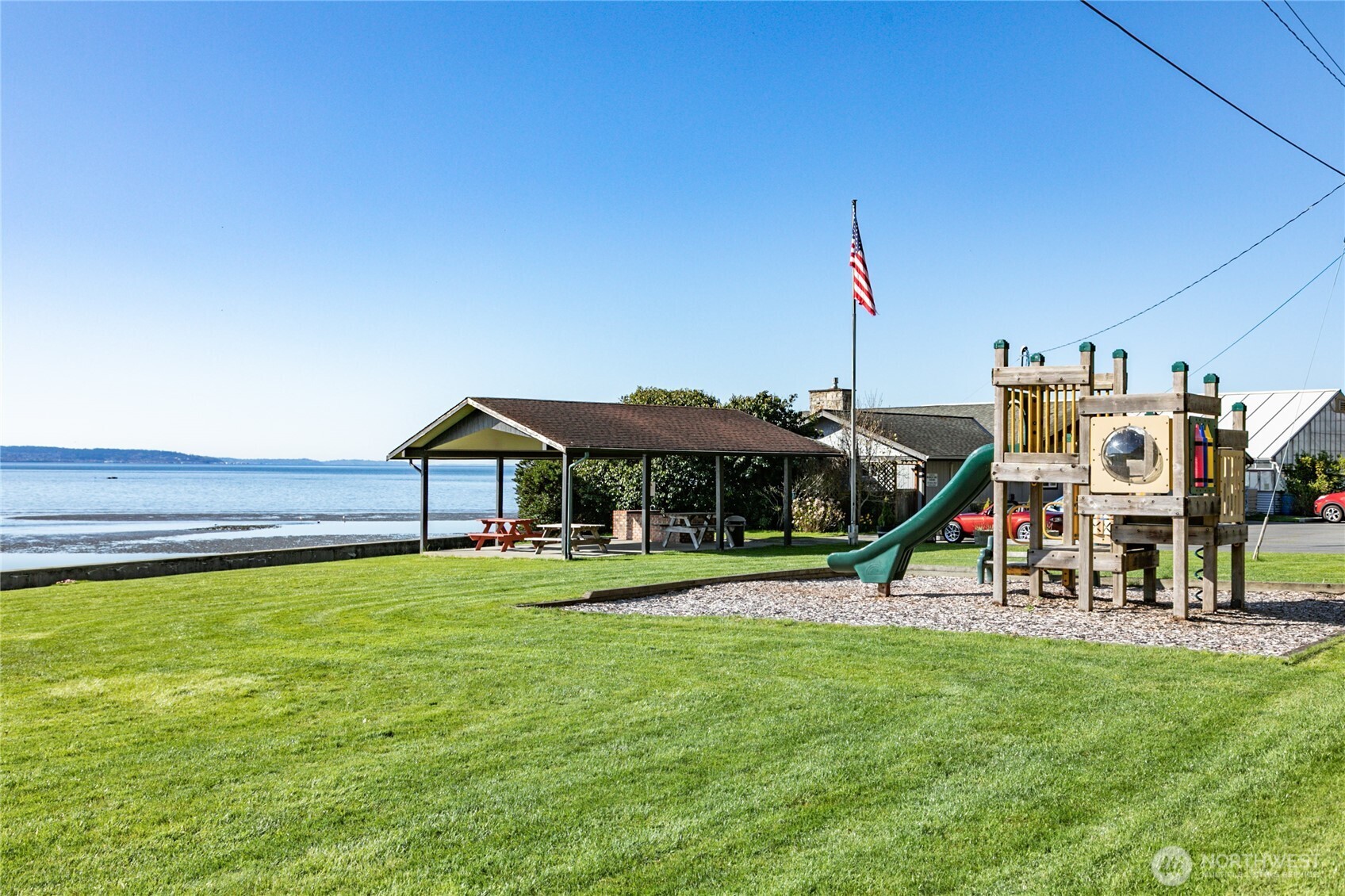 7891 San Juan Avenue , Clinton, WA 98236