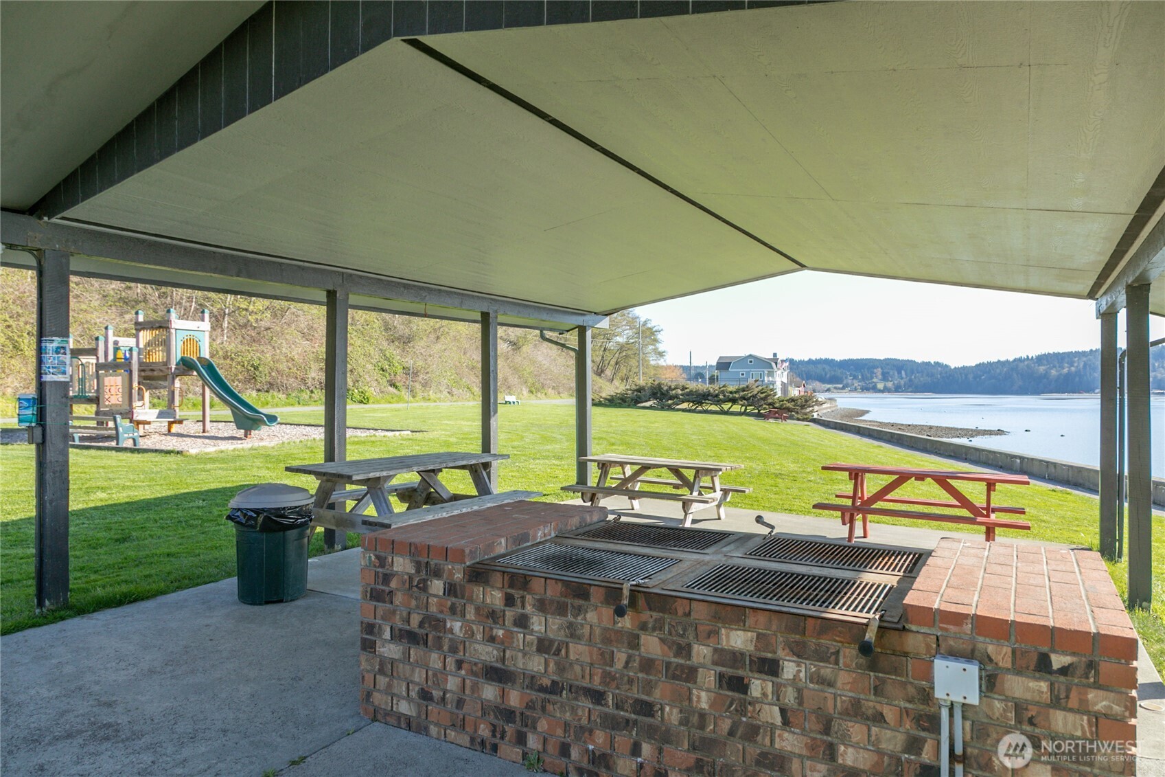 7891 San Juan Avenue , Clinton, WA 98236