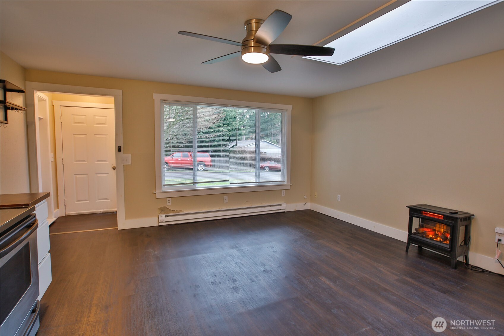 7891 San Juan Avenue , Clinton, WA 98236