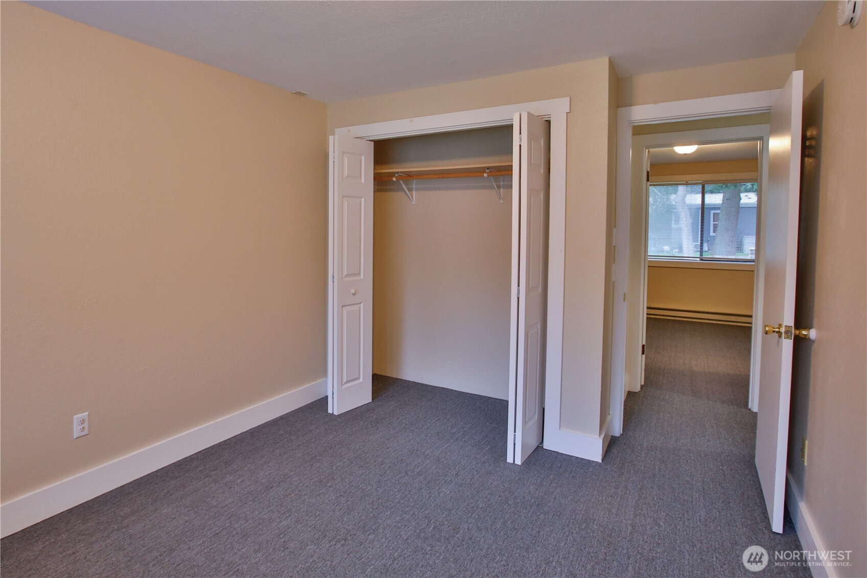 7891 San Juan Avenue , Clinton, WA 98236