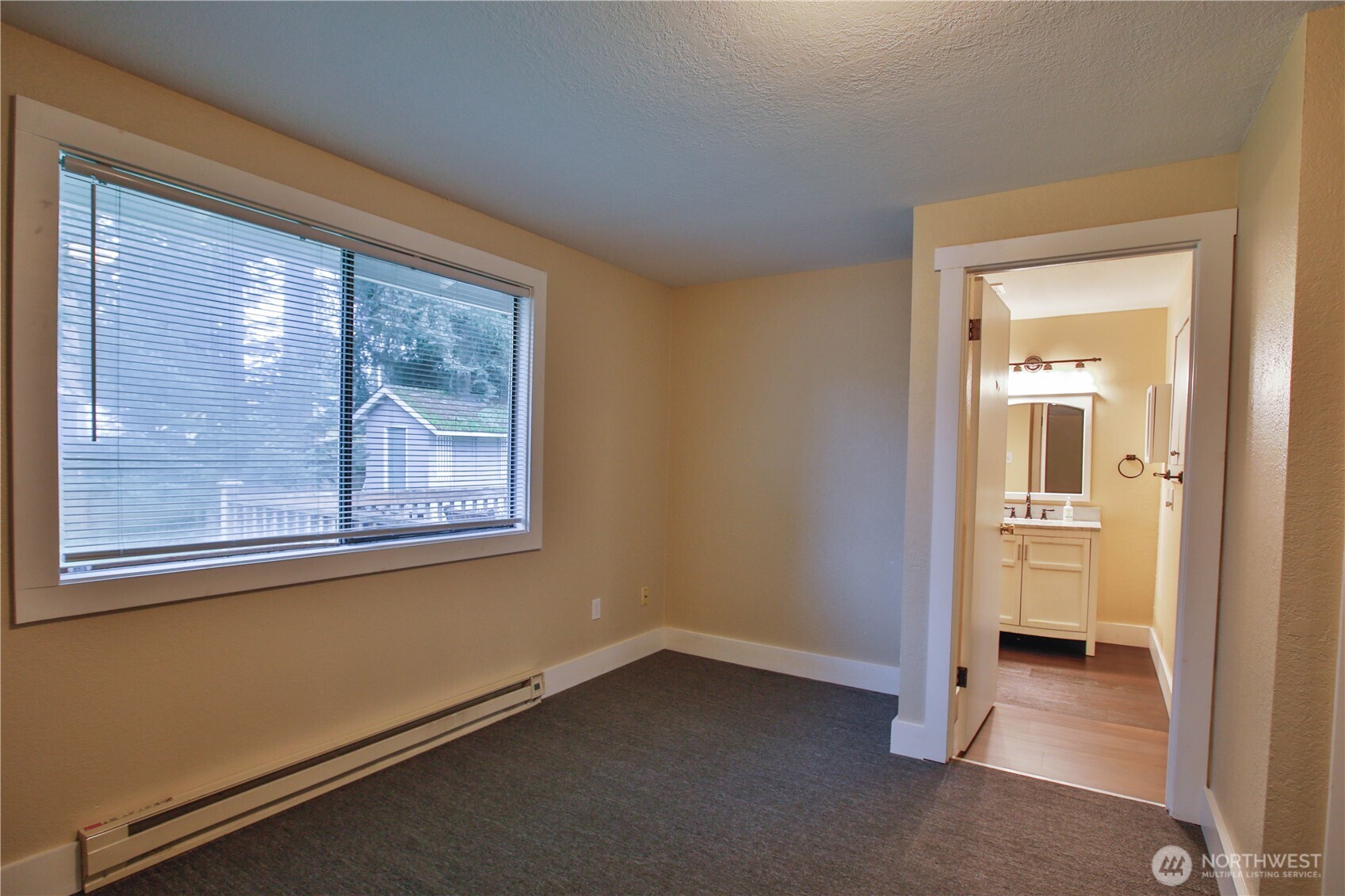 7891 San Juan Avenue , Clinton, WA 98236