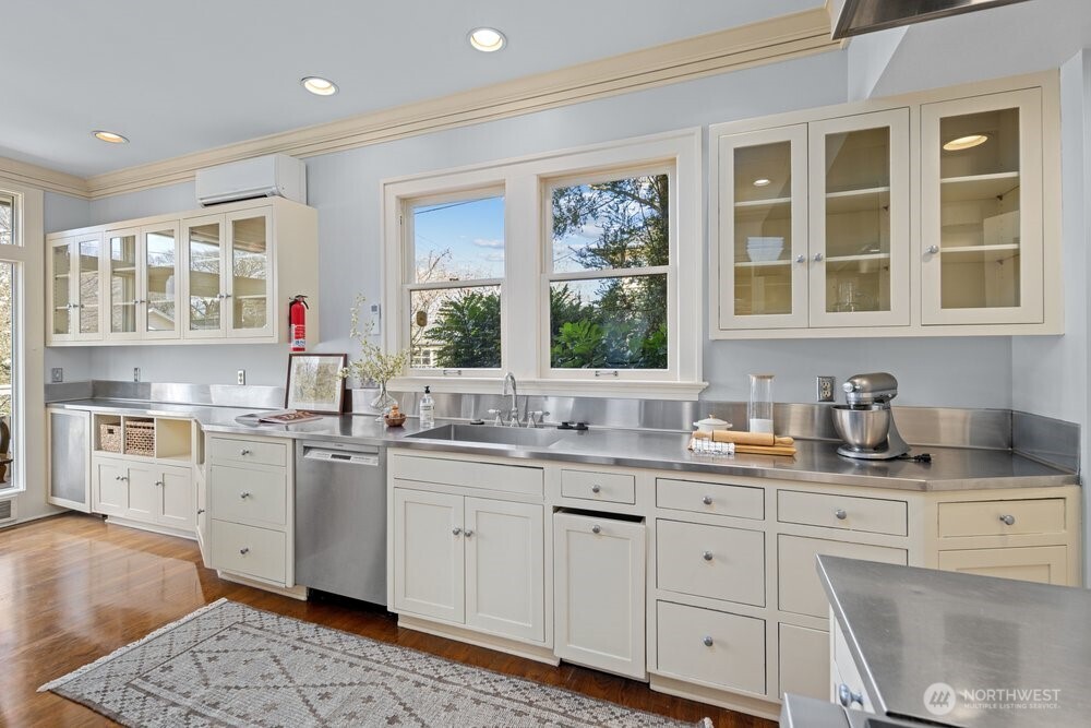 939 21st Avenue E, Seattle, WA 98112