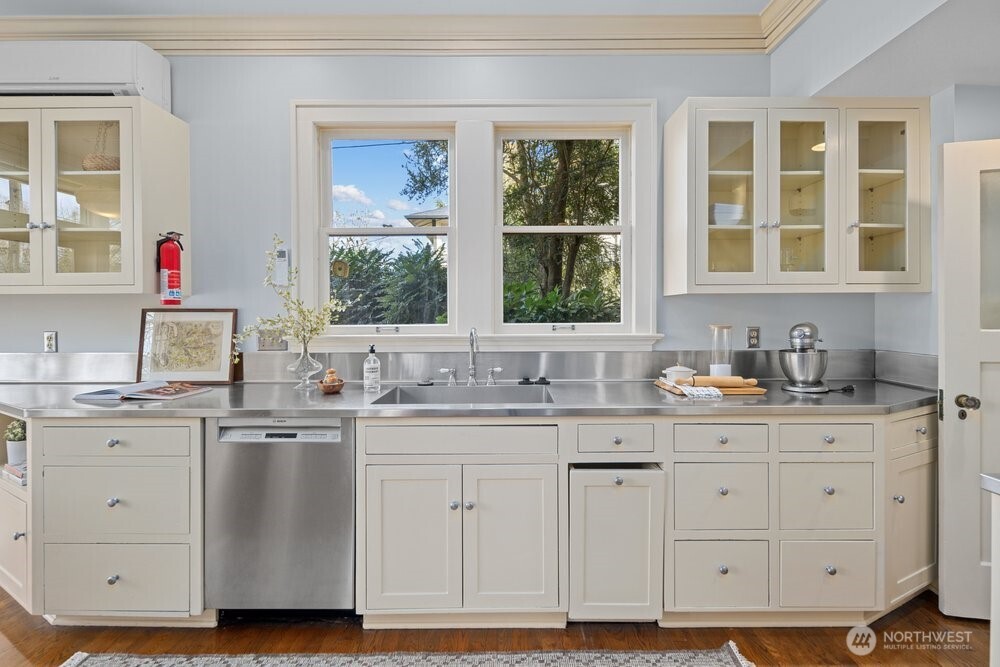 939 21st Avenue E, Seattle, WA 98112