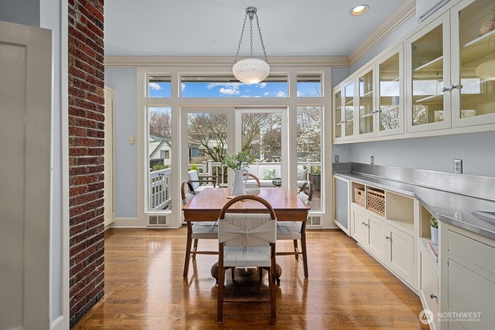 939 21st Avenue E, Seattle, WA 98112