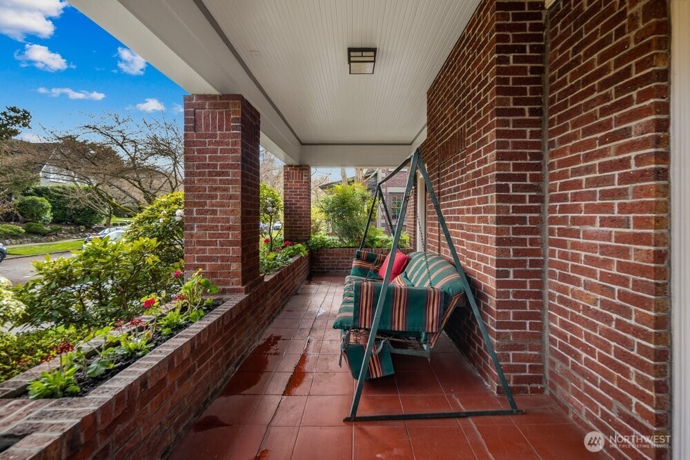 939 21st Avenue E, Seattle, WA 98112