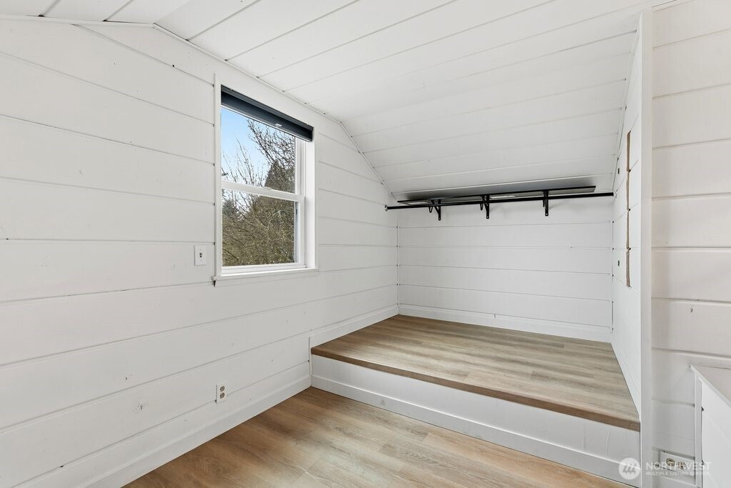 9444 26th Avenue SW, Seattle, WA 98106