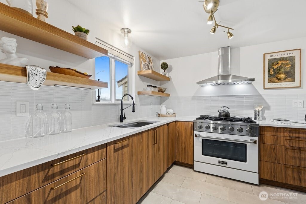 9444 26th Avenue SW, Seattle, WA 98106